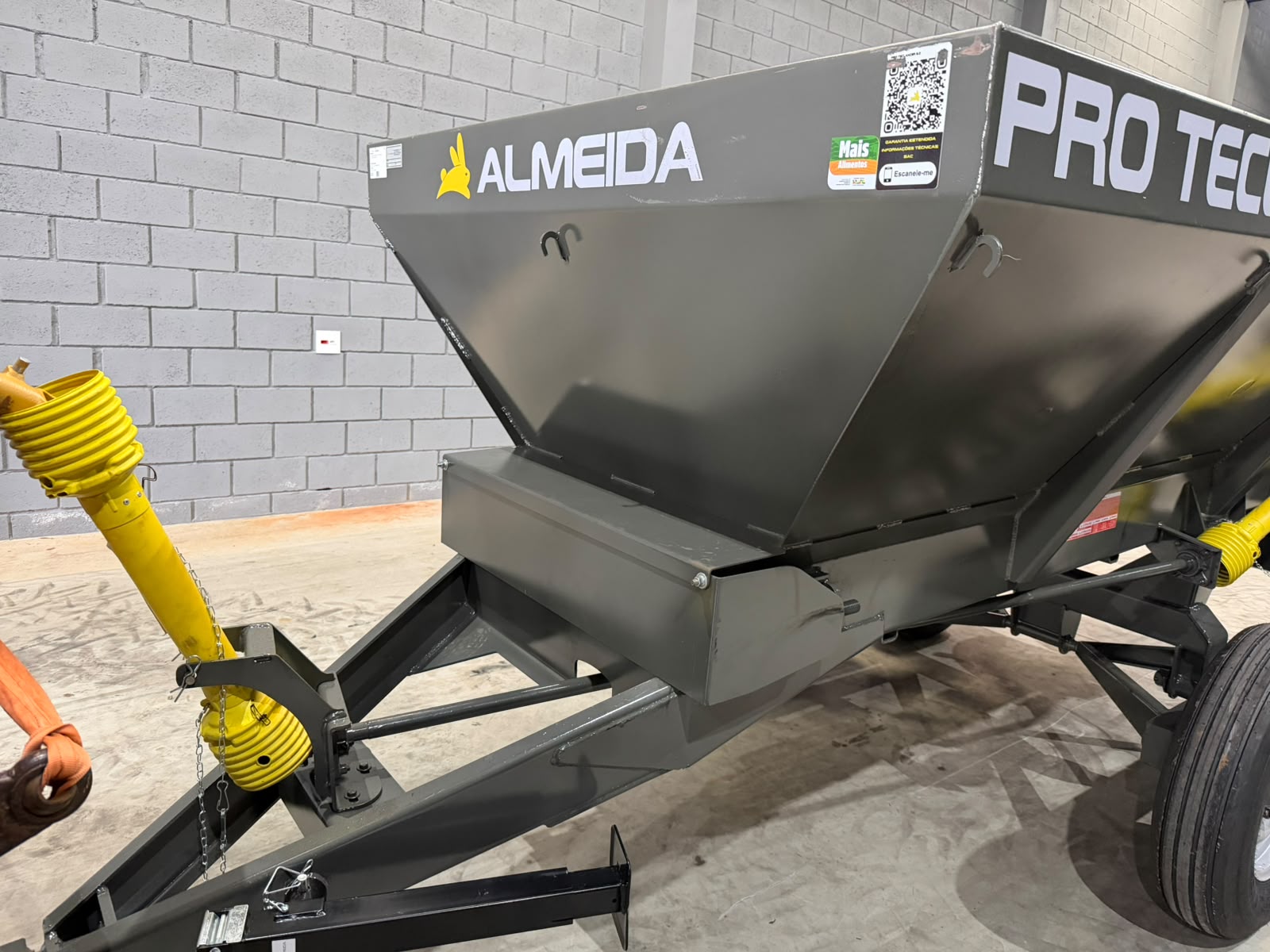 Distribuidor de Calcário, adubo, Fertilizantes e composto orgânico-Marca :Almeida/Pro Teclancer 6.0 para 6.000KG equipamento ( novo) - Imagem 5