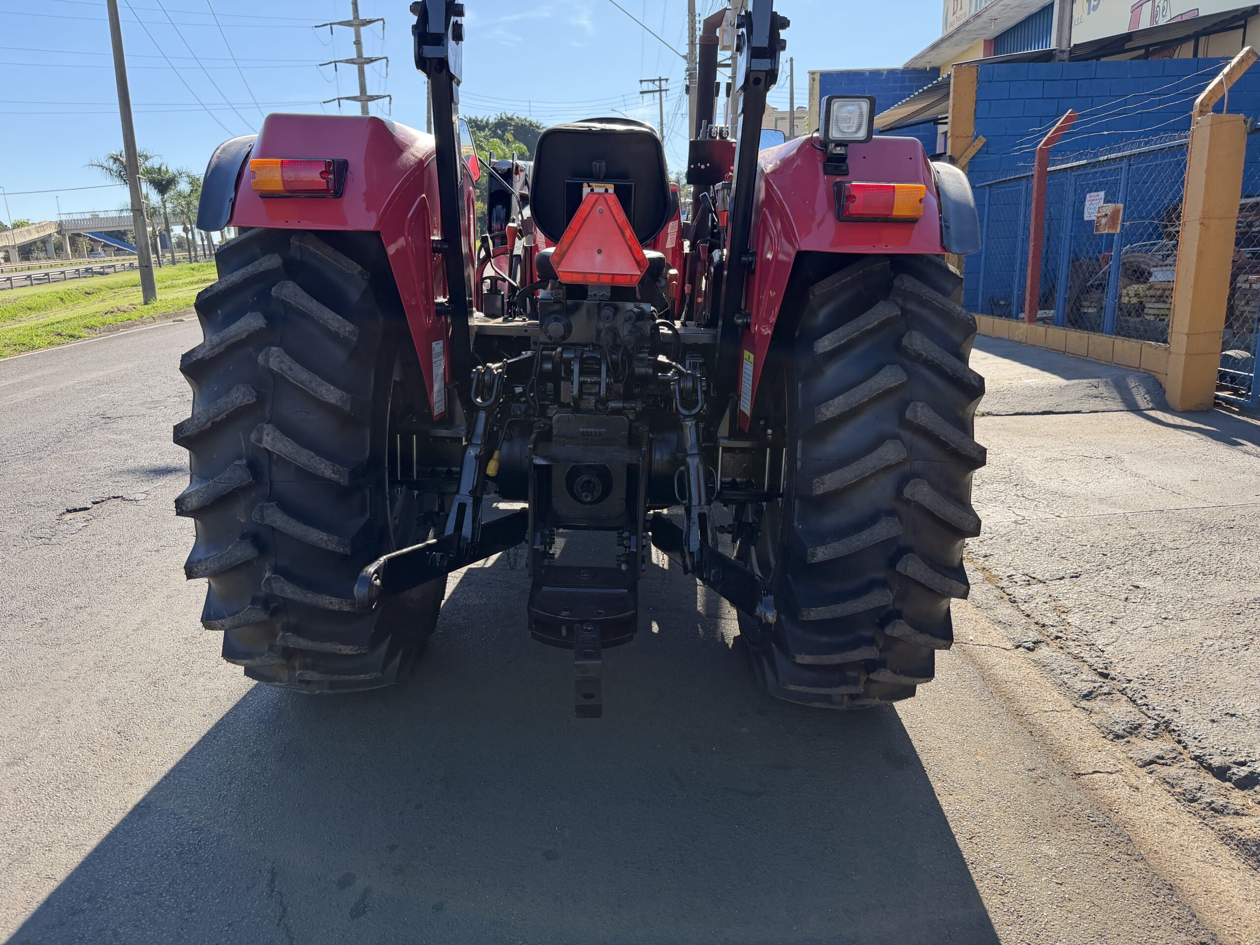 Yanmar Solis 80 4x4 Ano 2019/2020, com conjunto de concha dianteira (novo) Marca: Marispan Modelo: T61. - Imagem 15