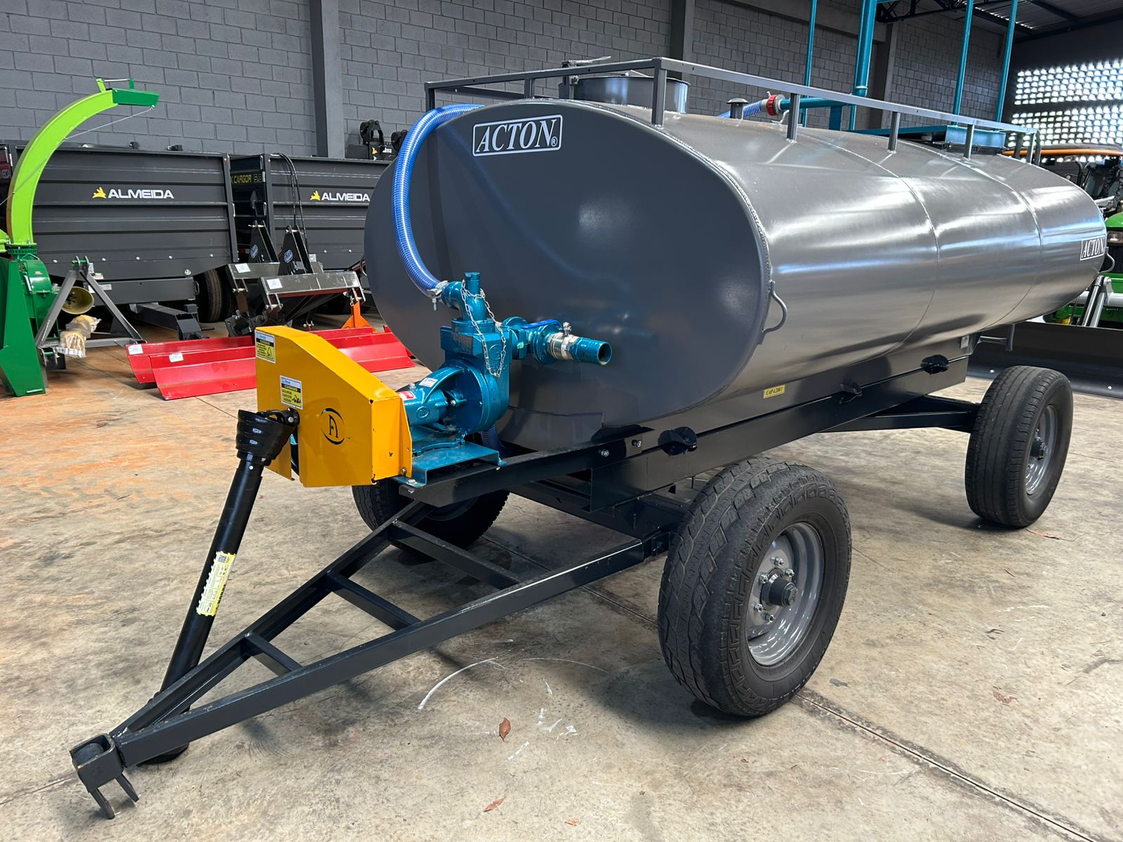 Carreta tanque Agrícola >novo Marca: Acton Modelo: CT4200 com capacidade para 4.200 Litros, Equipado com Kit Multitarefa Andrade TASP 51 e Plataforma contra Incêndio - Imagem 3