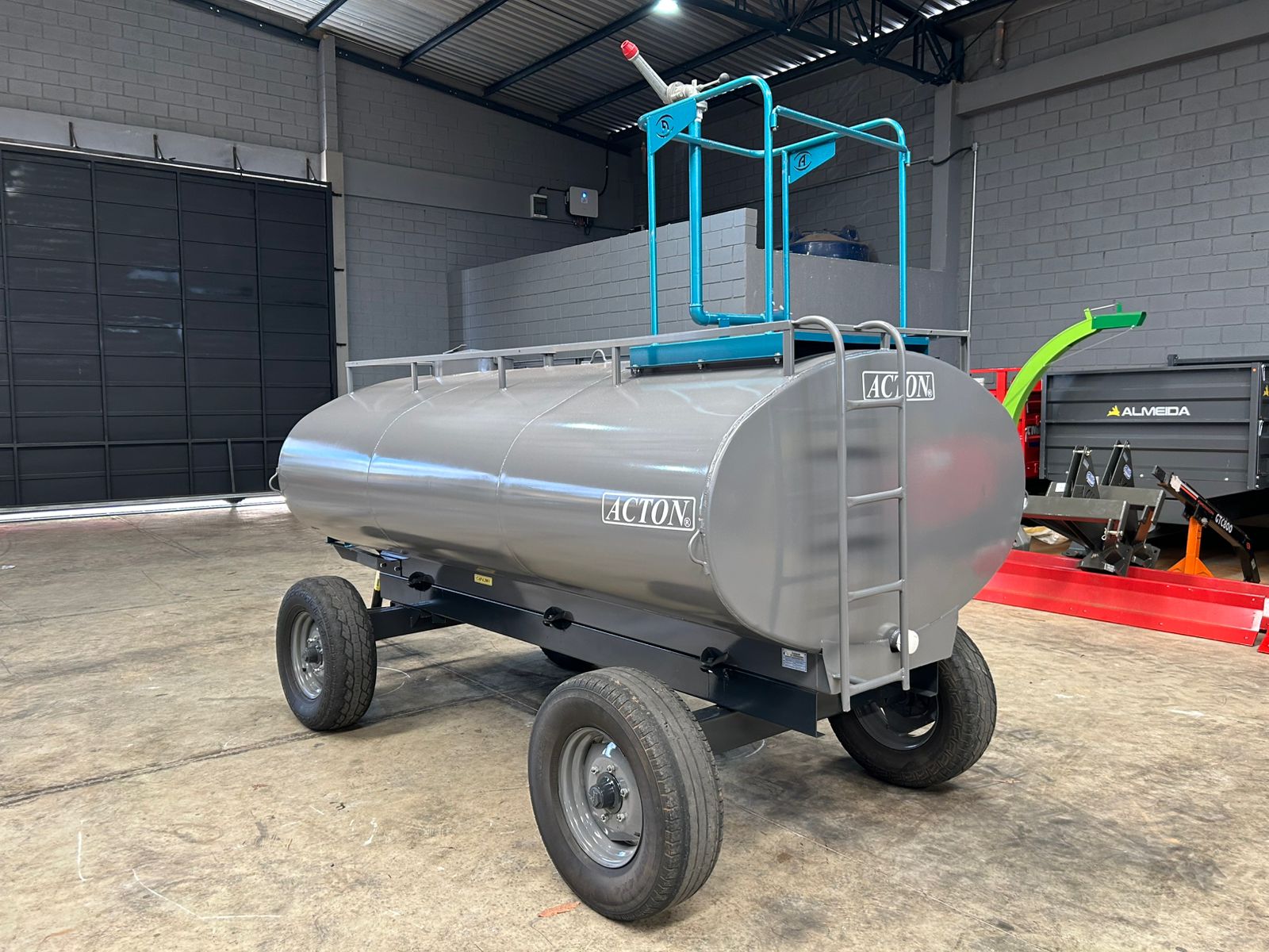 Carreta tanque Agrícola >novo Marca: Acton Modelo: CT4200 com capacidade para 4.200 Litros, Equipado com Kit Multitarefa Andrade TASP 51 e Plataforma contra Incêndio - Imagem 5