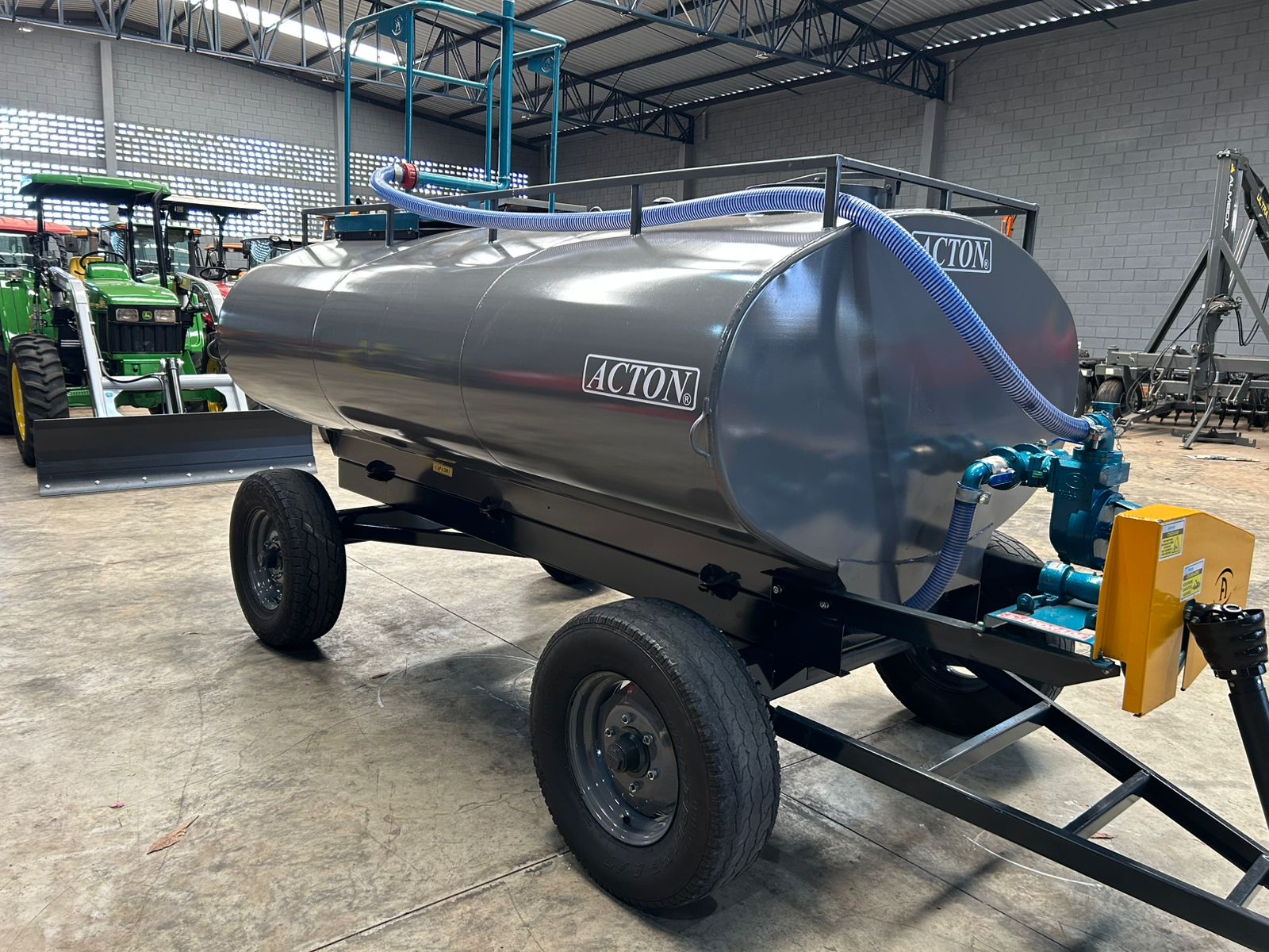 Carreta tanque Agrícola >novo Marca: Acton Modelo: CT4200 com capacidade para 4.200 Litros, Equipado com Kit Multitarefa Andrade TASP 51 e Plataforma contra Incêndio - Imagem 8