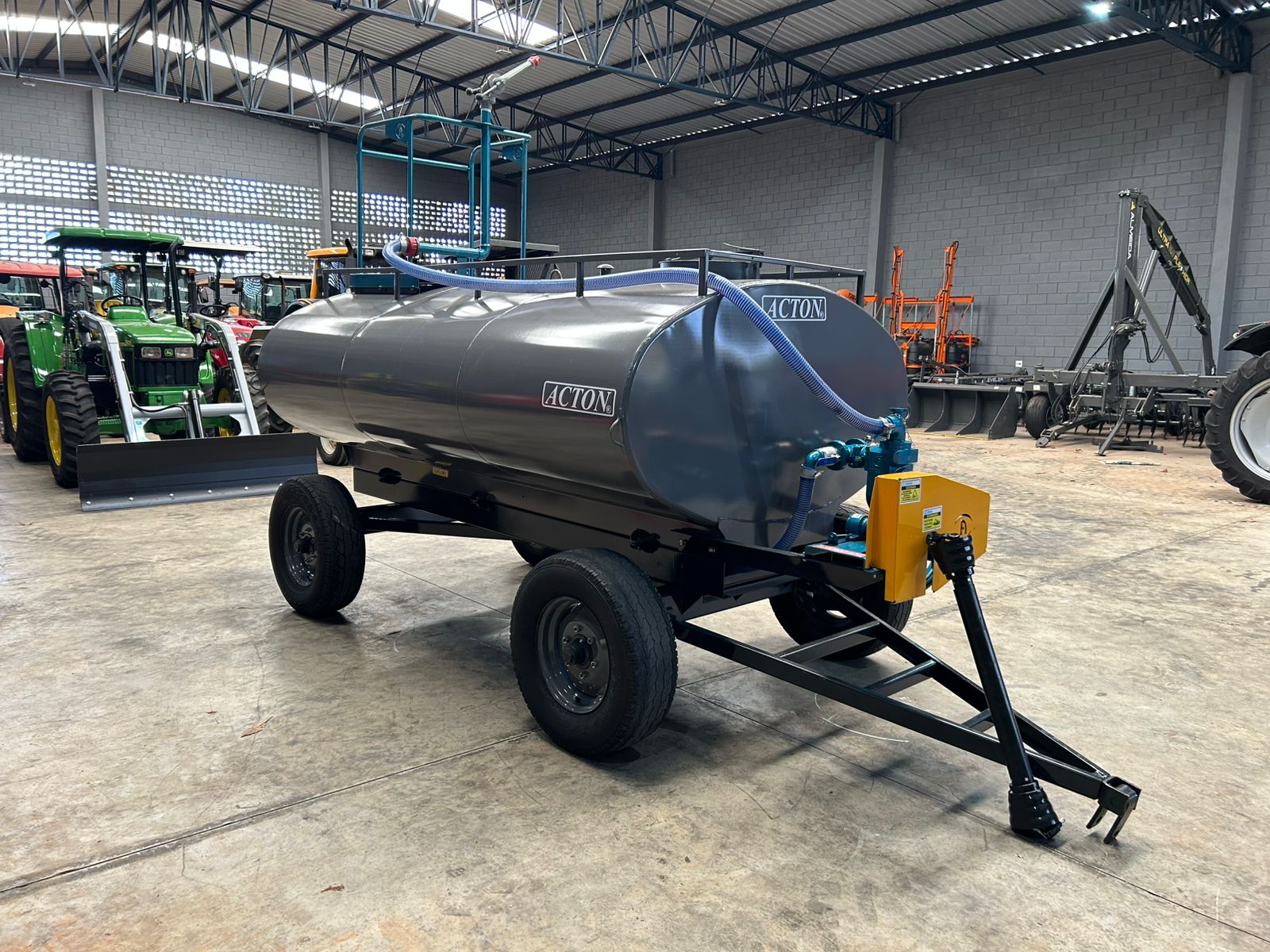 Carreta tanque Agrícola >novo Marca: Acton Modelo: CT4200 com capacidade para 4.200 Litros, Equipado com Kit Multitarefa Andrade TASP 51 e Plataforma contra Incêndio - Imagem 9