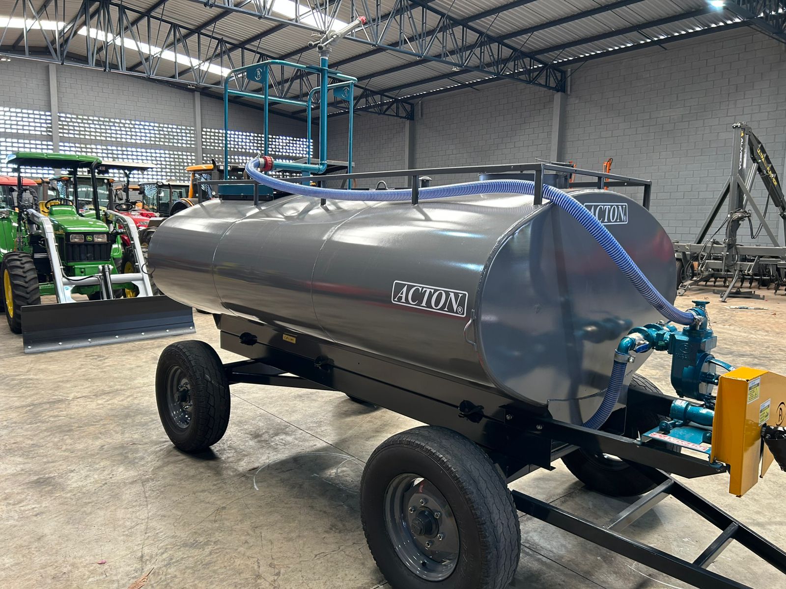 Carreta tanque Agrícola >novo Marca: Acton Modelo: CT4200 com capacidade para 4.200 Litros, Equipado com Kit Multitarefa Andrade TASP 51 e Plataforma contra Incêndio - Imagem 12