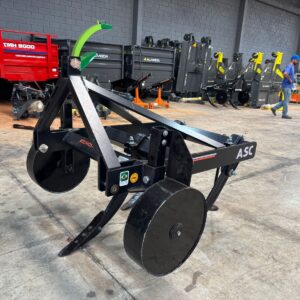Arado Subsolador Hidráulico >novo Marca: Cimag Modelo: ASC de 3 hastes com roda