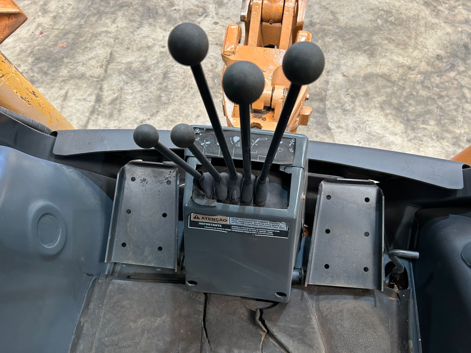 Retroescavadeira Case 580M 4x2 Ano 2011 - Imagem 18