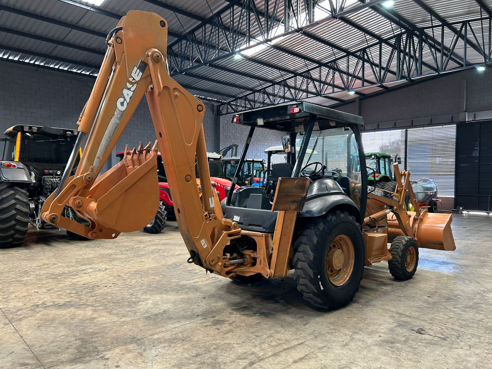 Retroescavadeira Case 580M 4x2 Ano 2011 - Imagem 24