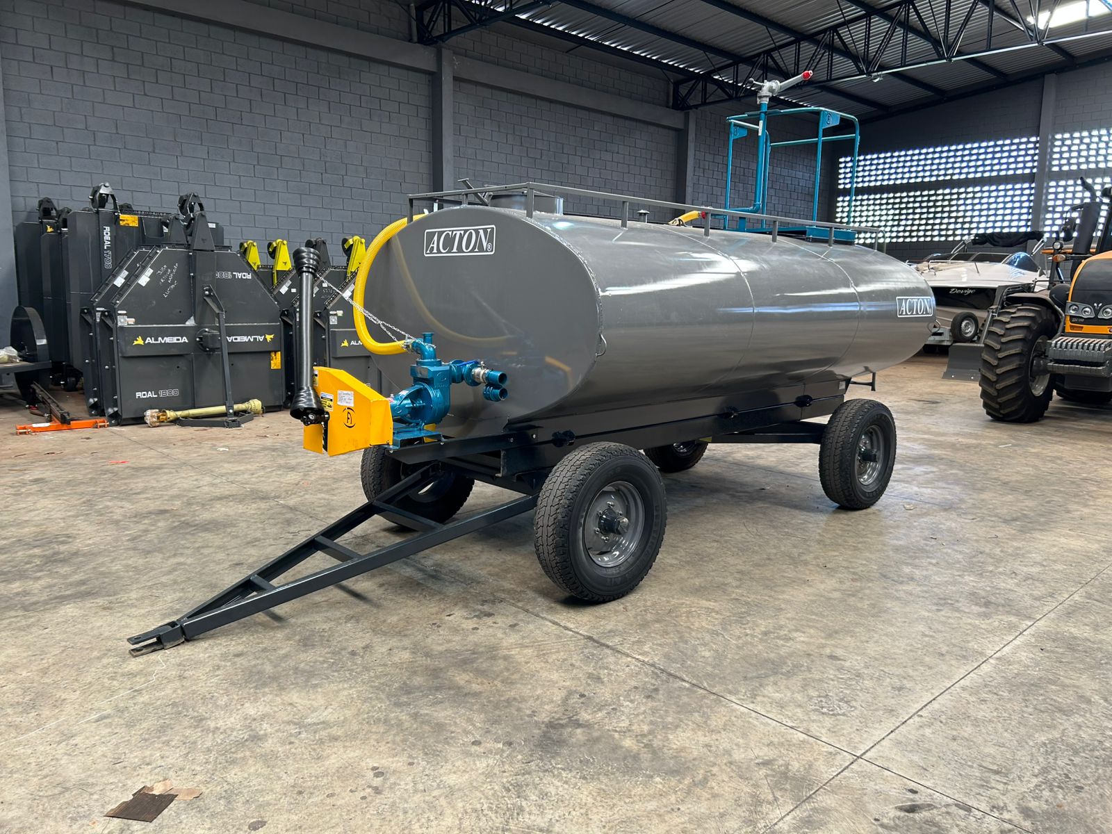 Carreta tanque Agrícola >novo Marca: Acton Modelo: CT6500 com capacidade para 6.500 Litros, Equipado com Kit Multitarefa Andrade TASP 51 Completo e com Plataforma contra Incêndio - Imagem 2