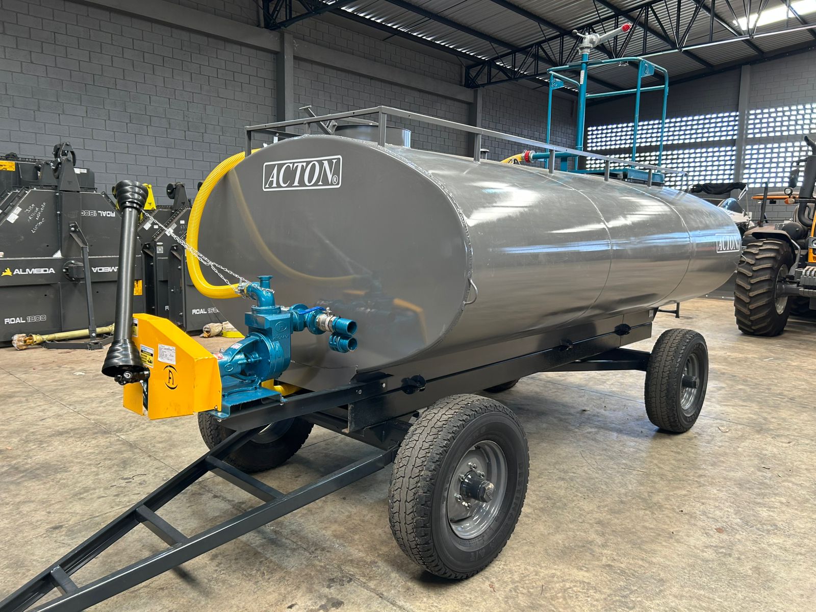Carreta tanque Agrícola >novo Marca: Acton Modelo: CT6500 com capacidade para 6.500 Litros, Equipado com Kit Multitarefa Andrade TASP 51 Completo e com Plataforma contra Incêndio - Imagem 3
