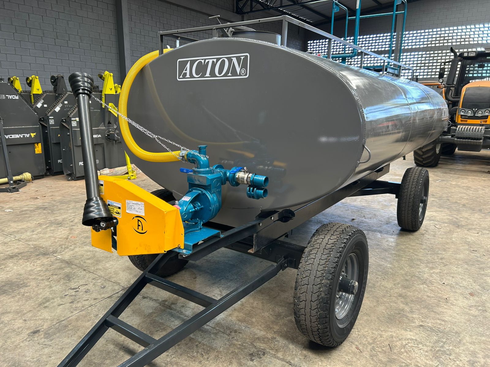 Carreta tanque Agrícola >novo Marca: Acton Modelo: CT6500 com capacidade para 6.500 Litros, Equipado com Kit Multitarefa Andrade TASP 51 Completo e com Plataforma contra Incêndio - Imagem 4