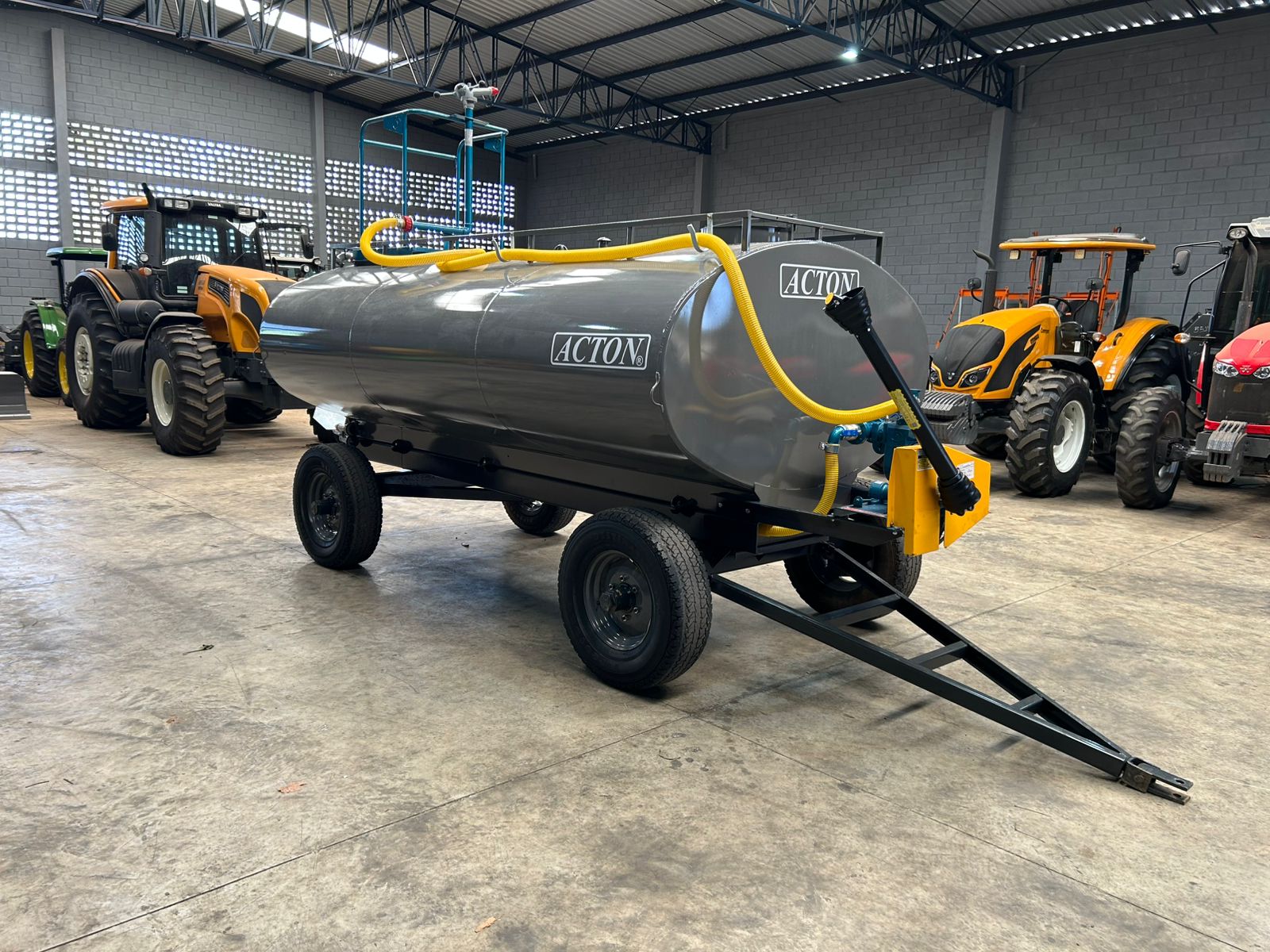 Carreta tanque Agrícola >novo Marca: Acton Modelo: CT6500 com capacidade para 6.500 Litros, Equipado com Kit Multitarefa Andrade TASP 51 Completo e com Plataforma contra Incêndio - Imagem 8