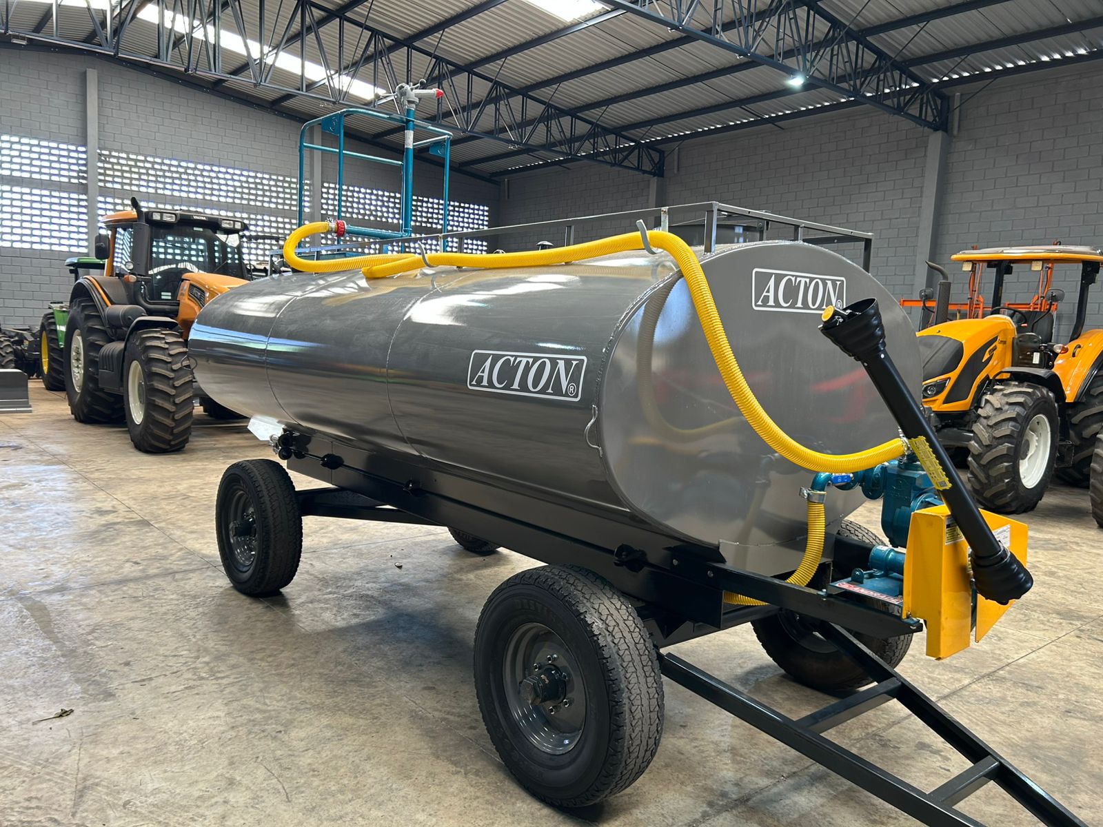 Carreta tanque Agrícola >novo Marca: Acton Modelo: CT6500 com capacidade para 6.500 Litros, Equipado com Kit Multitarefa Andrade TASP 51 Completo e com Plataforma contra Incêndio - Imagem 9
