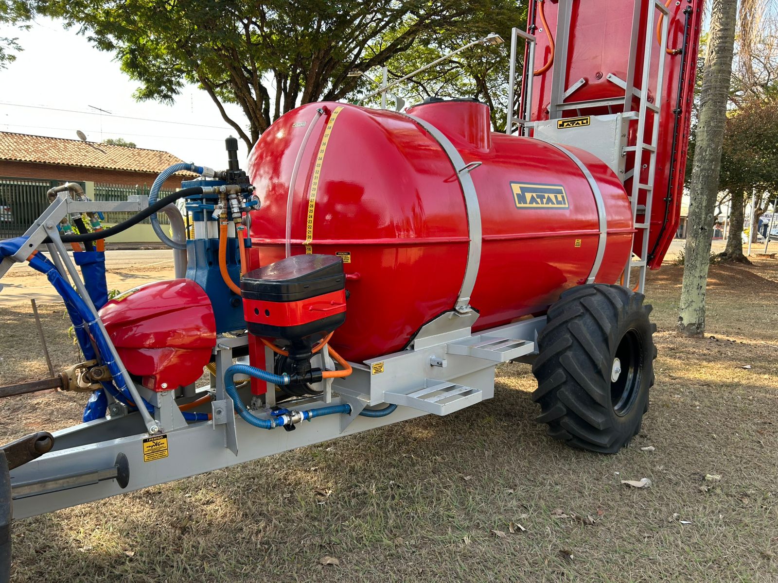Pulverizador/Atomizador Marca: Natali Modelo: Bilateral de 4.000 Litros Ano 2015 Revisada - Imagem 2