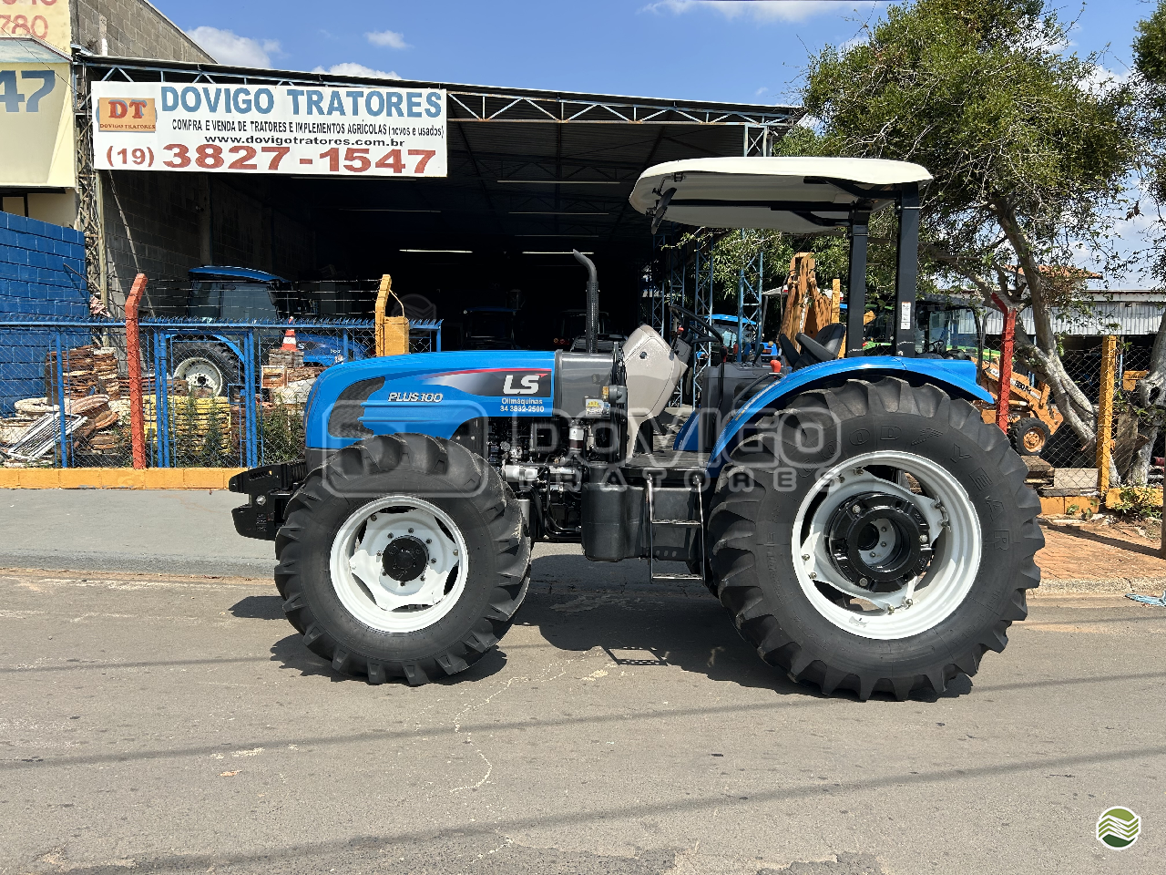 LS Tractor Plus 100 4x4 Ano 2022/2023 com redutor de velocidade e Reversor de marchas
