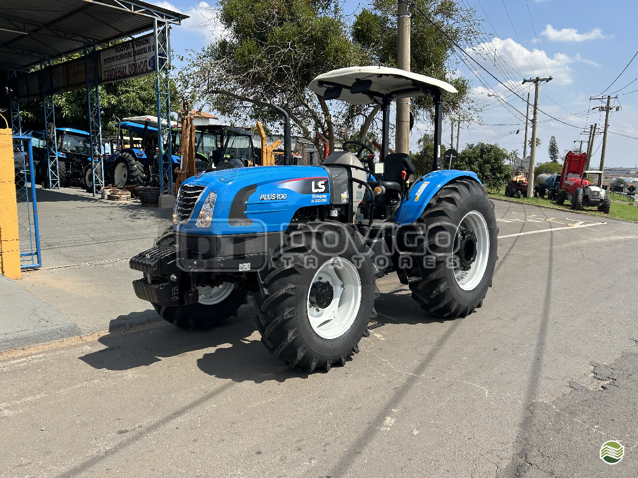 LS Tractor Plus 100 4x4 Ano 2022/2023 com redutor de velocidade e Reversor de marchas - Imagem 2