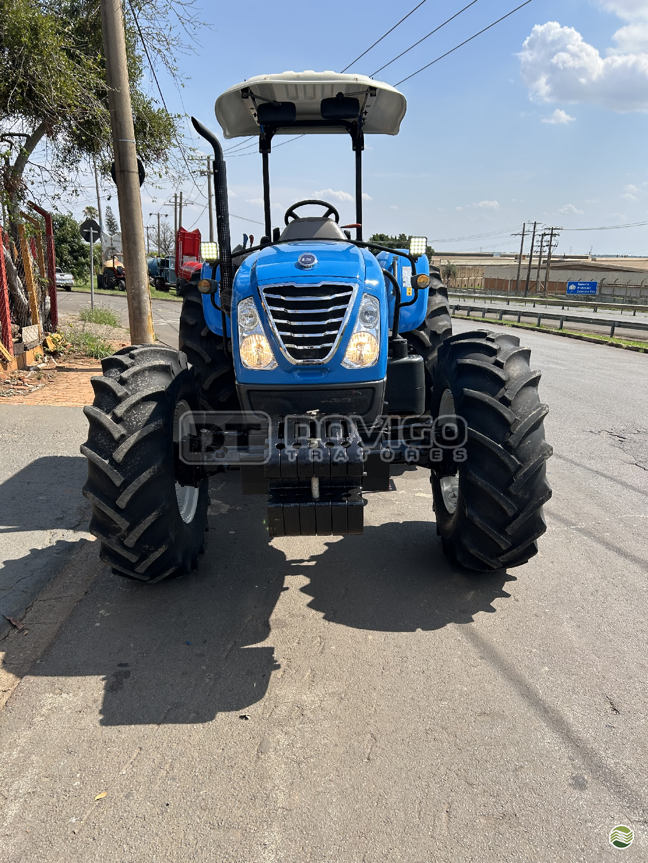 LS Tractor Plus 100 4x4 Ano 2022/2023 com redutor de velocidade e Reversor de marchas - Imagem 11