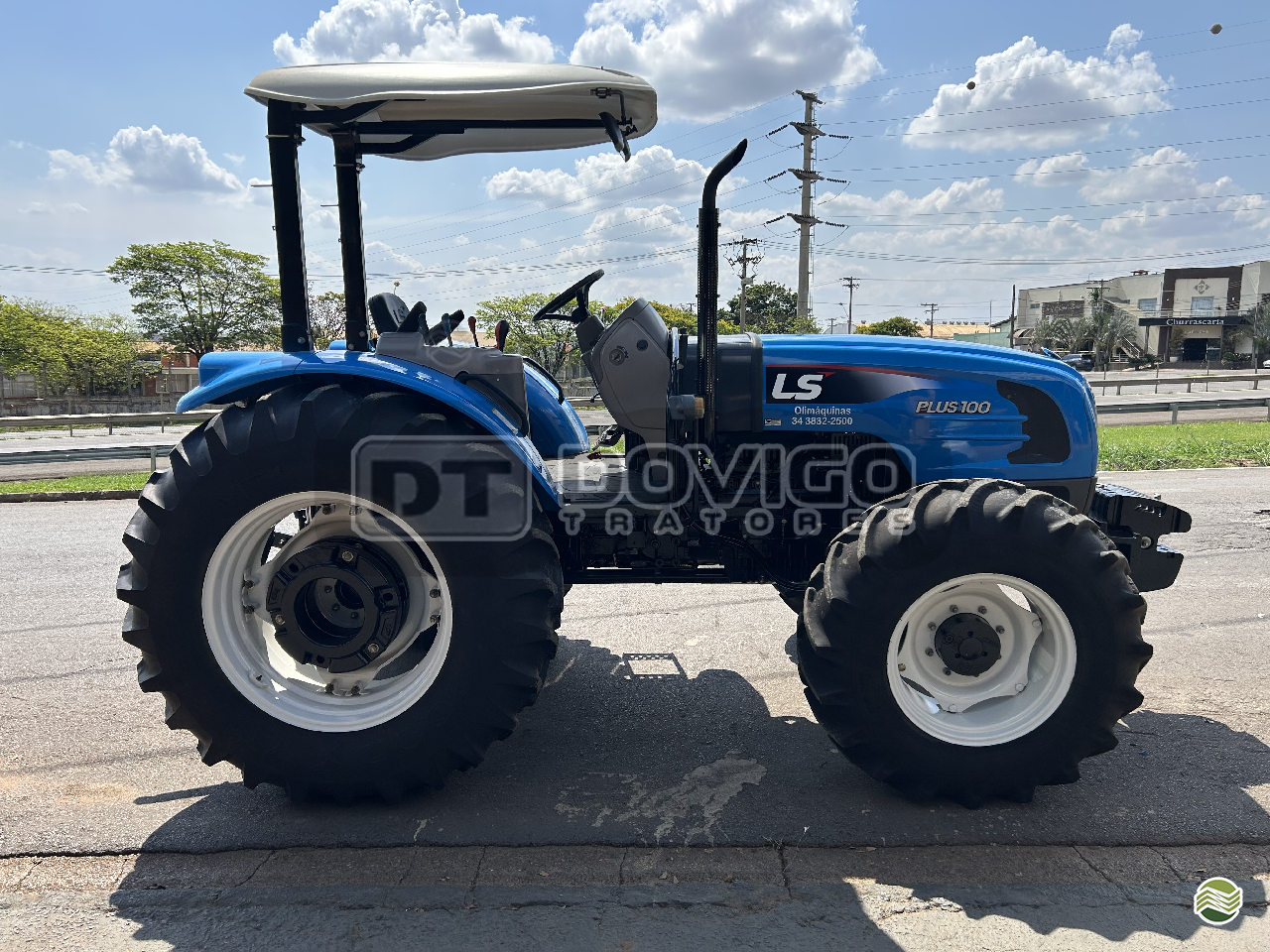 LS Tractor Plus 100 4x4 Ano 2022/2023 com redutor de velocidade e Reversor de marchas - Imagem 12