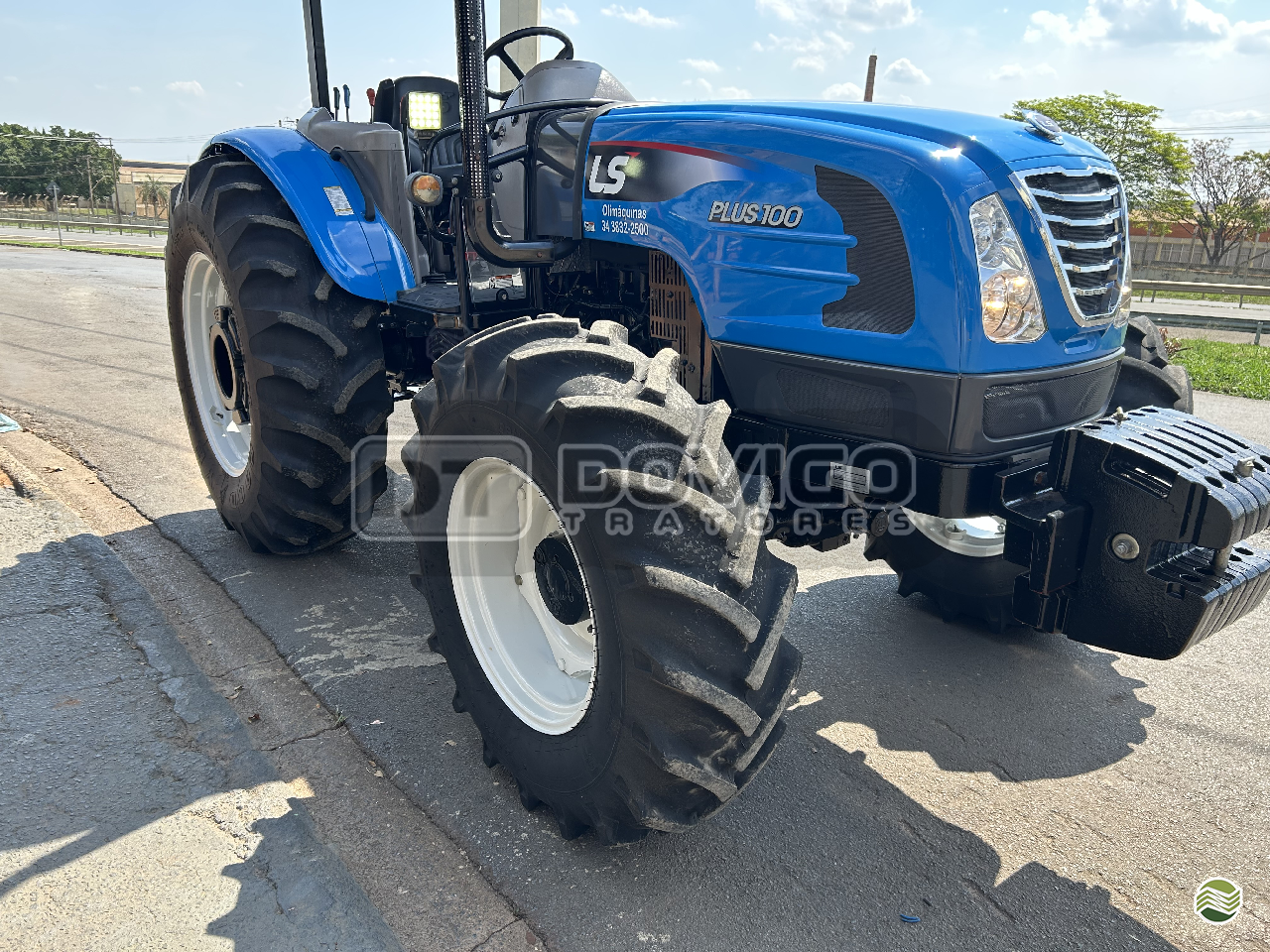 LS Tractor Plus 100 4x4 Ano 2022/2023 com redutor de velocidade e Reversor de marchas - Imagem 14