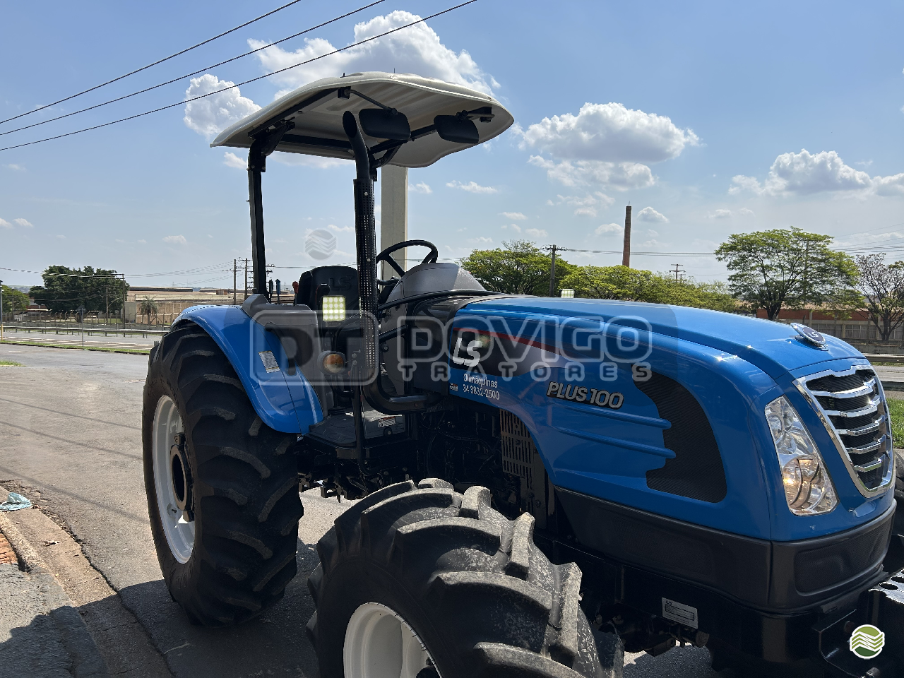 LS Tractor Plus 100 4x4 Ano 2022/2023 com redutor de velocidade e Reversor de marchas - Imagem 15