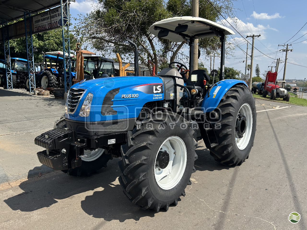 LS Tractor Plus 100 4x4 Ano 2022/2023 com redutor de velocidade e Reversor de marchas - Imagem 3