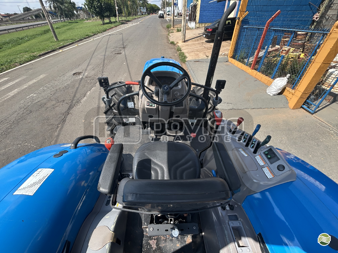 LS Tractor Plus 100 4x4 Ano 2022/2023 com redutor de velocidade e Reversor de marchas - Imagem 22