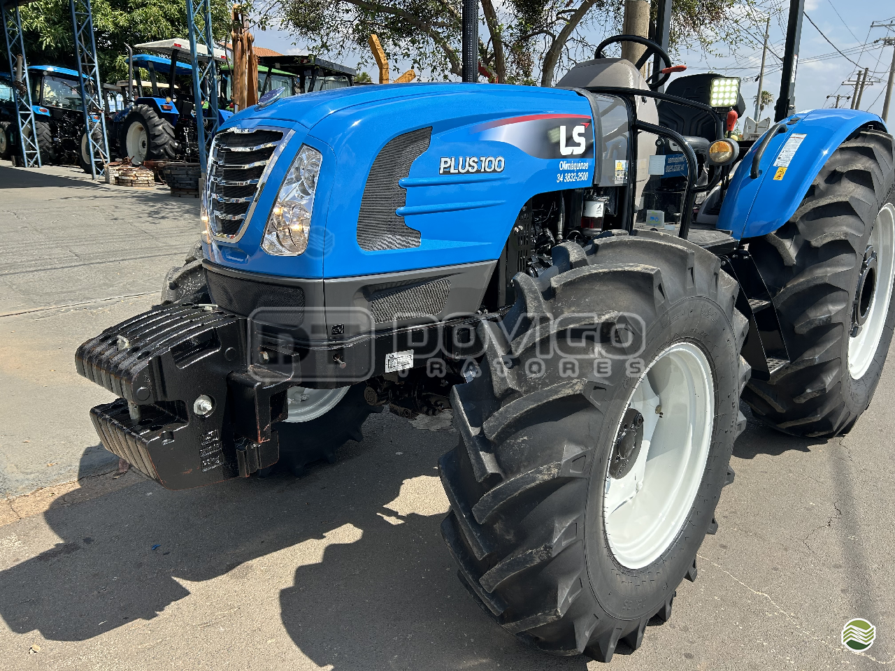 LS Tractor Plus 100 4x4 Ano 2022/2023 com redutor de velocidade e Reversor de marchas - Imagem 4