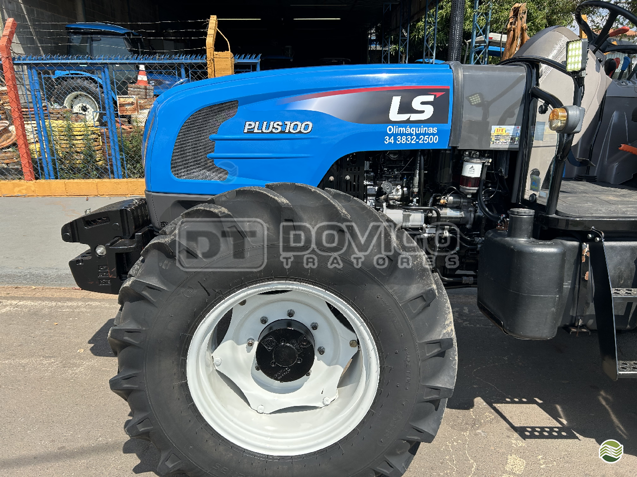 LS Tractor Plus 100 4x4 Ano 2022/2023 com redutor de velocidade e Reversor de marchas - Imagem 6