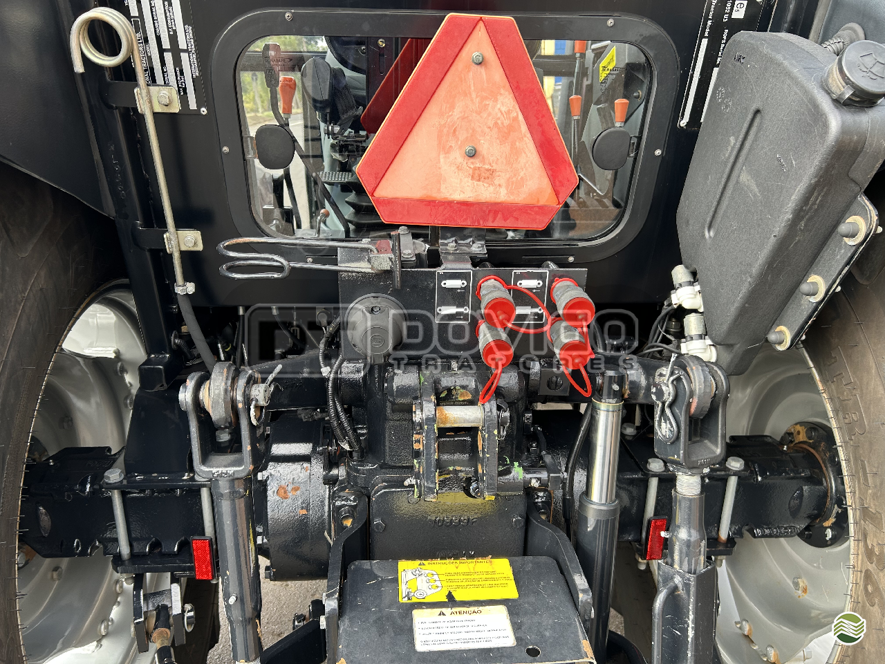 Yanmar Solis 90 Cabinado de Fábrica 4x4 Ano 2023 apenas 459 horas com Reversor de Marchas - Imagem 20