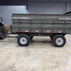 Carreta Metálica nova basculante hidráulica no comando do trator Marca: Almeida Modelo: MAX CARGOR 6.0 De 2 eixos/4 roda