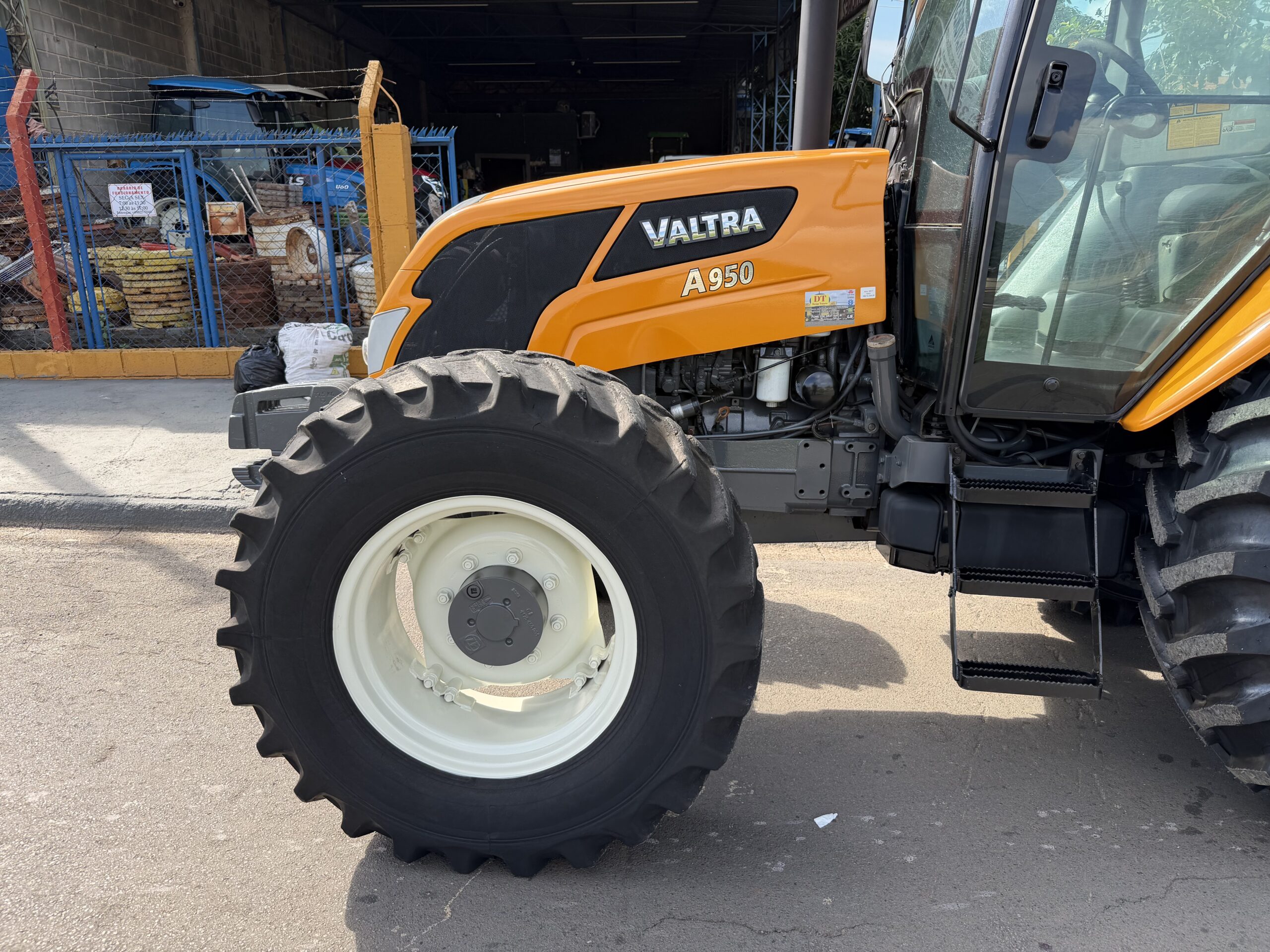 Valtra A950 4x4 Ano 2017 Cabinado de Fábrica - Imagem 4