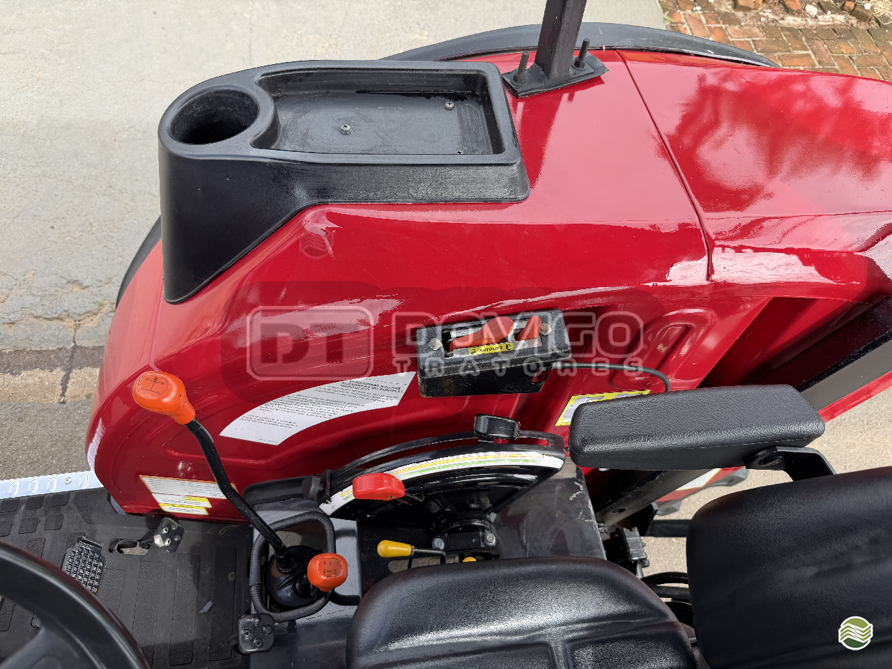 Yanmar Solis 80 4x4 Ano 2021 com apenas 694 horas e reversor de marchas - Imagem 24