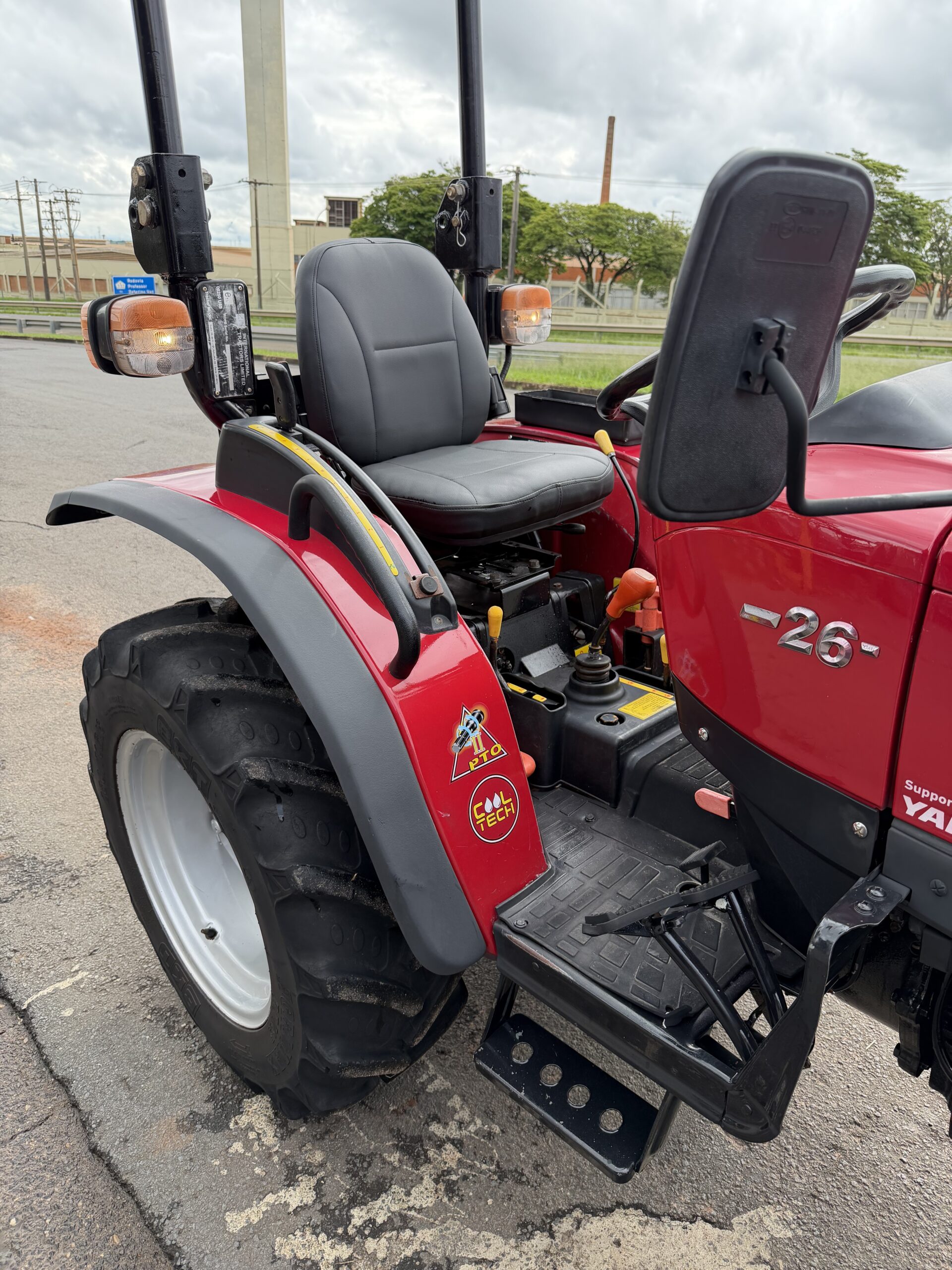 Yanmar Solis 26 4x4 Ano 2021/2022 com apenas 1403 horas - Imagem 13