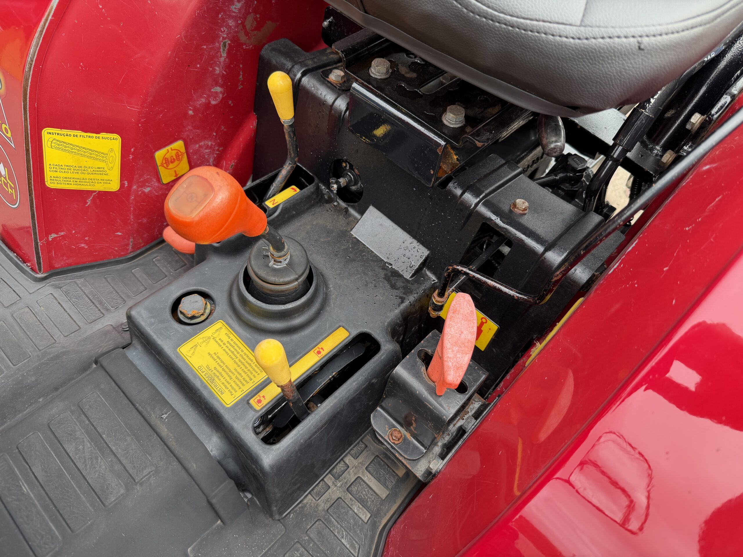 Yanmar Solis 26 4x4 Ano 2021/2022 com apenas 1403 horas - Imagem 20