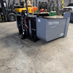 Plataforma hidráulica traseira/caçamba , Marca: Triton Modelo: Fertilance Caixa alta 1.55 m , com tampa traseira engate rápido e basculante hidráulica por pistão