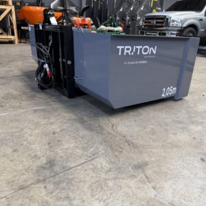Plataforma hidráulica traseira/caçamba , Marca: Triton Modelo: Fertilance Caixa alta 2.05 m , com tampa traseira engate rápido e basculante hidráulica por pistão