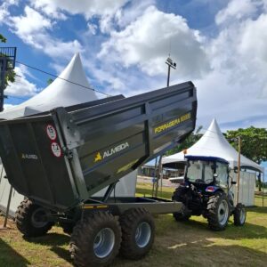 Carreta Forrageira basculante hidráulica >nova Marca: Almeida Modelo: 10000 para 10m³ eixo tandem com pneus 400/60 X 15,5