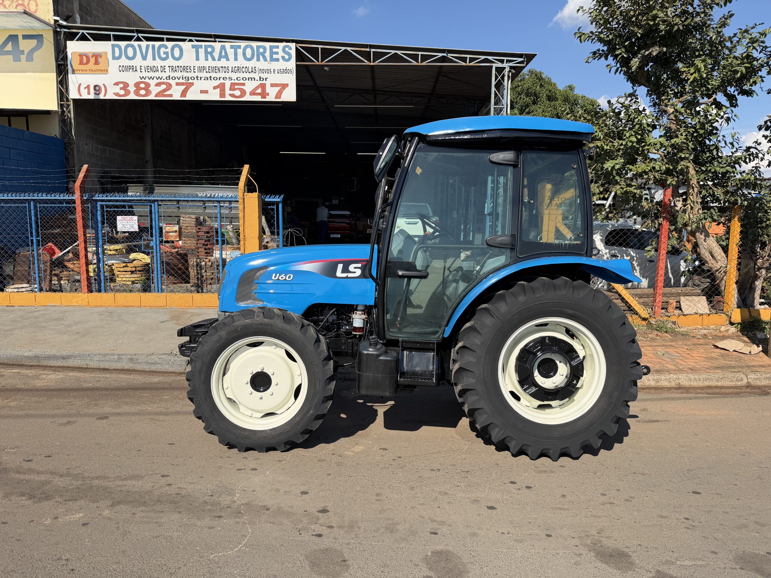 LS Tractor U60 Cabinado 4x4 Ano 2017 com Redutor de velocidade e Reversor Cod: 09