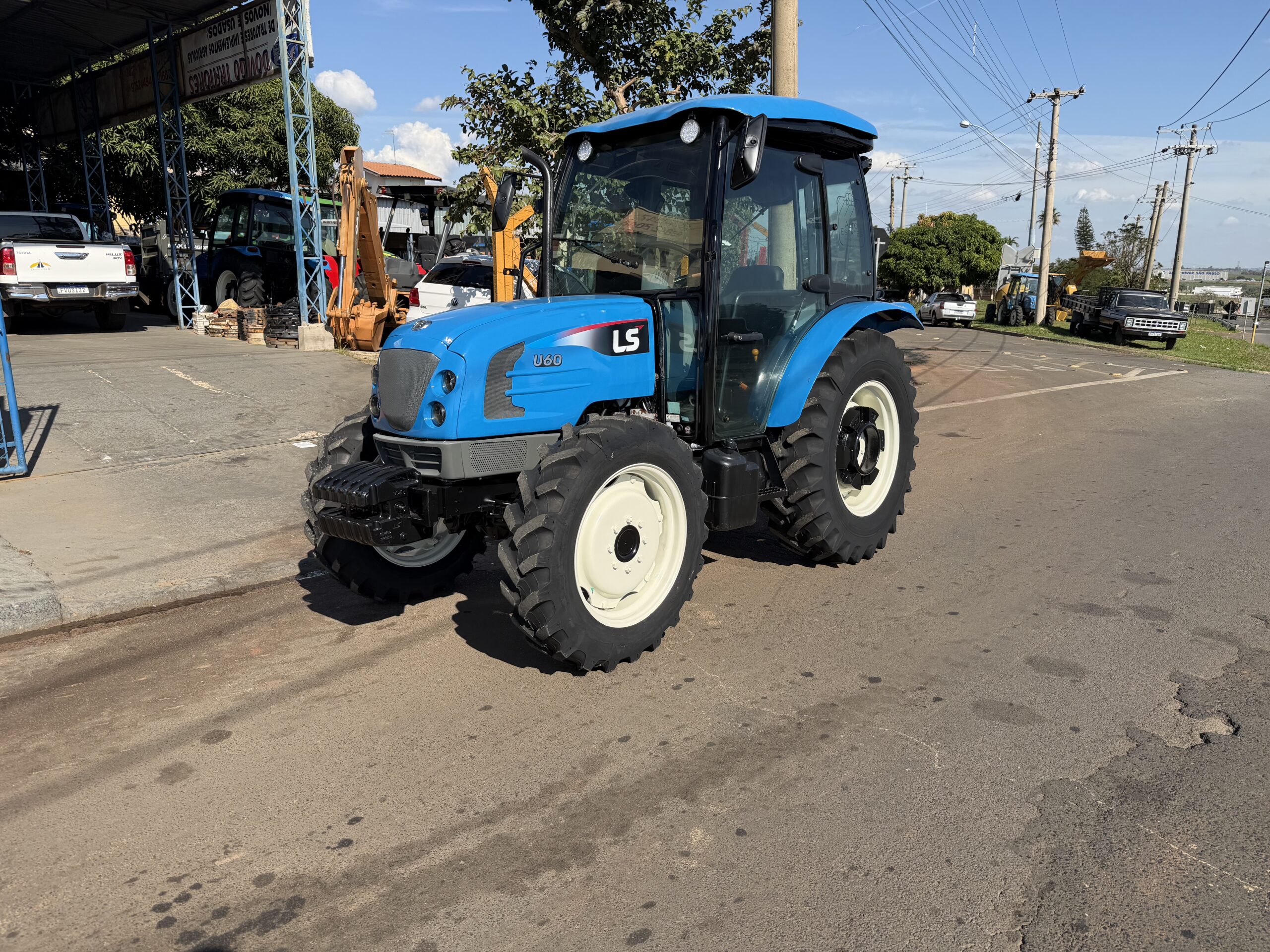 LS Tractor U60 Cabinado 4x4 Ano 2017 com Redutor de velocidade e Reversor Cod: 09 - Imagem 2
