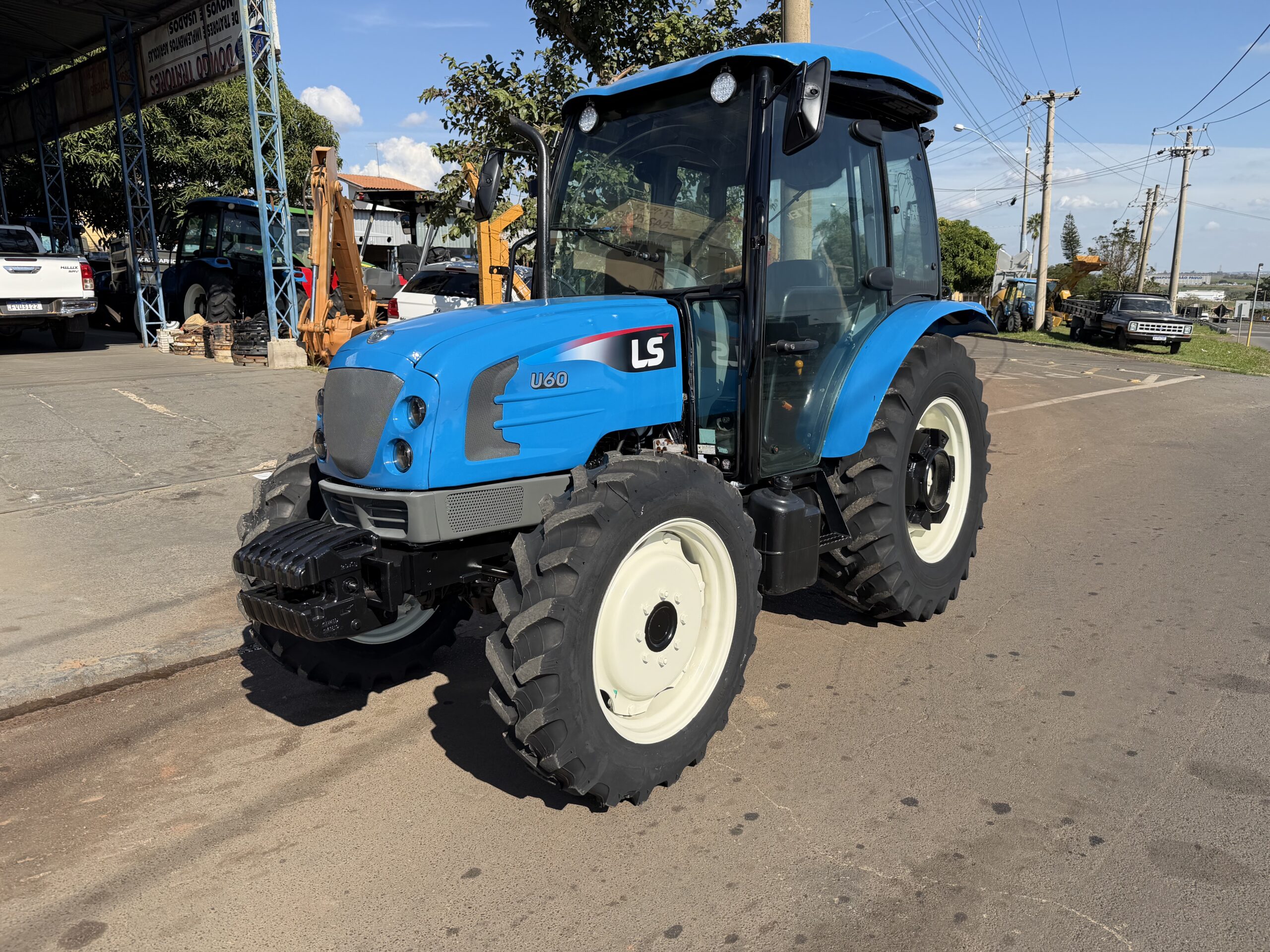 LS Tractor U60 Cabinado 4x4 Ano 2017 com Redutor de velocidade e Reversor Cod: 09 - Imagem 3