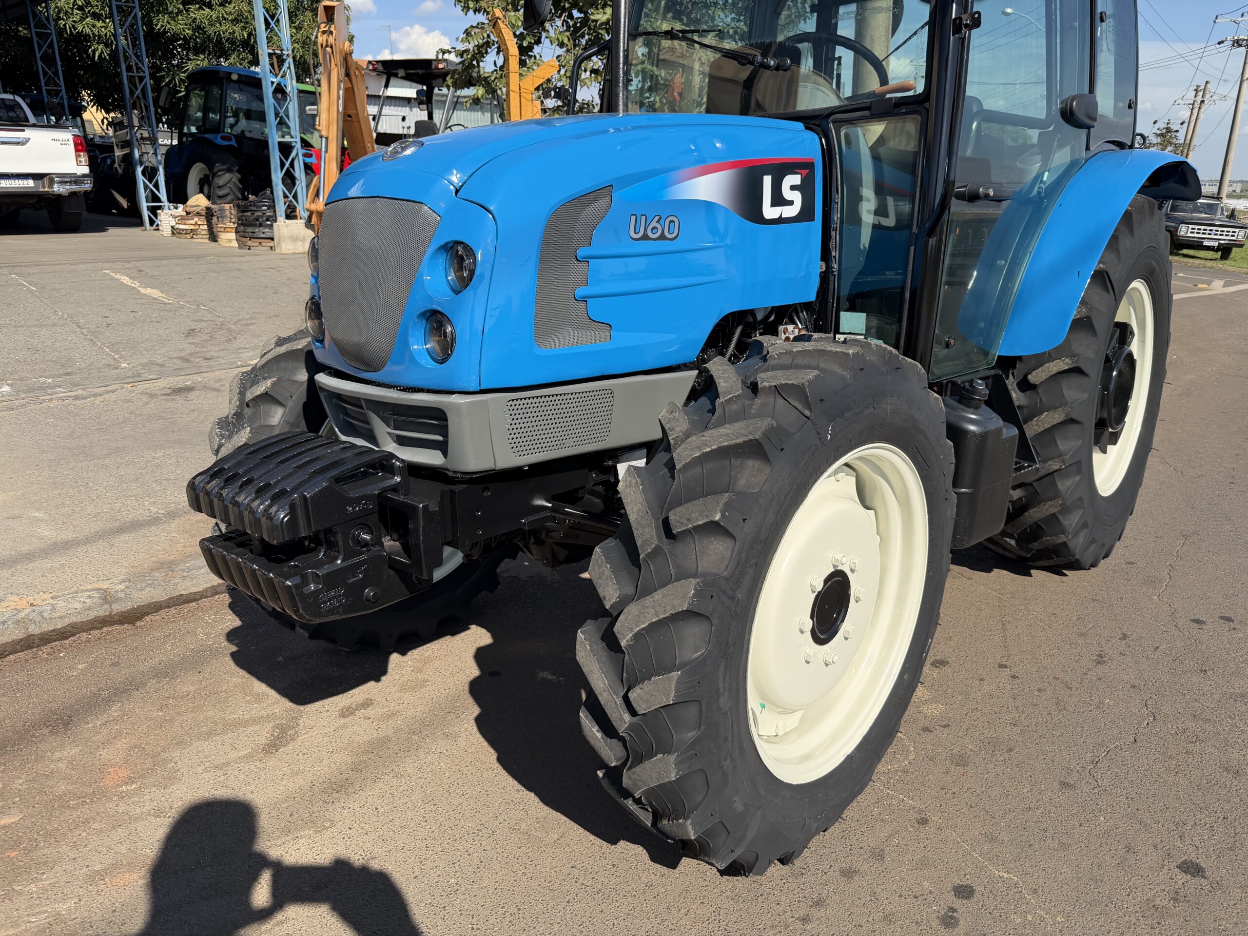 LS Tractor U60 Cabinado 4x4 Ano 2017 com Redutor de velocidade e Reversor Cod: 09 - Imagem 4