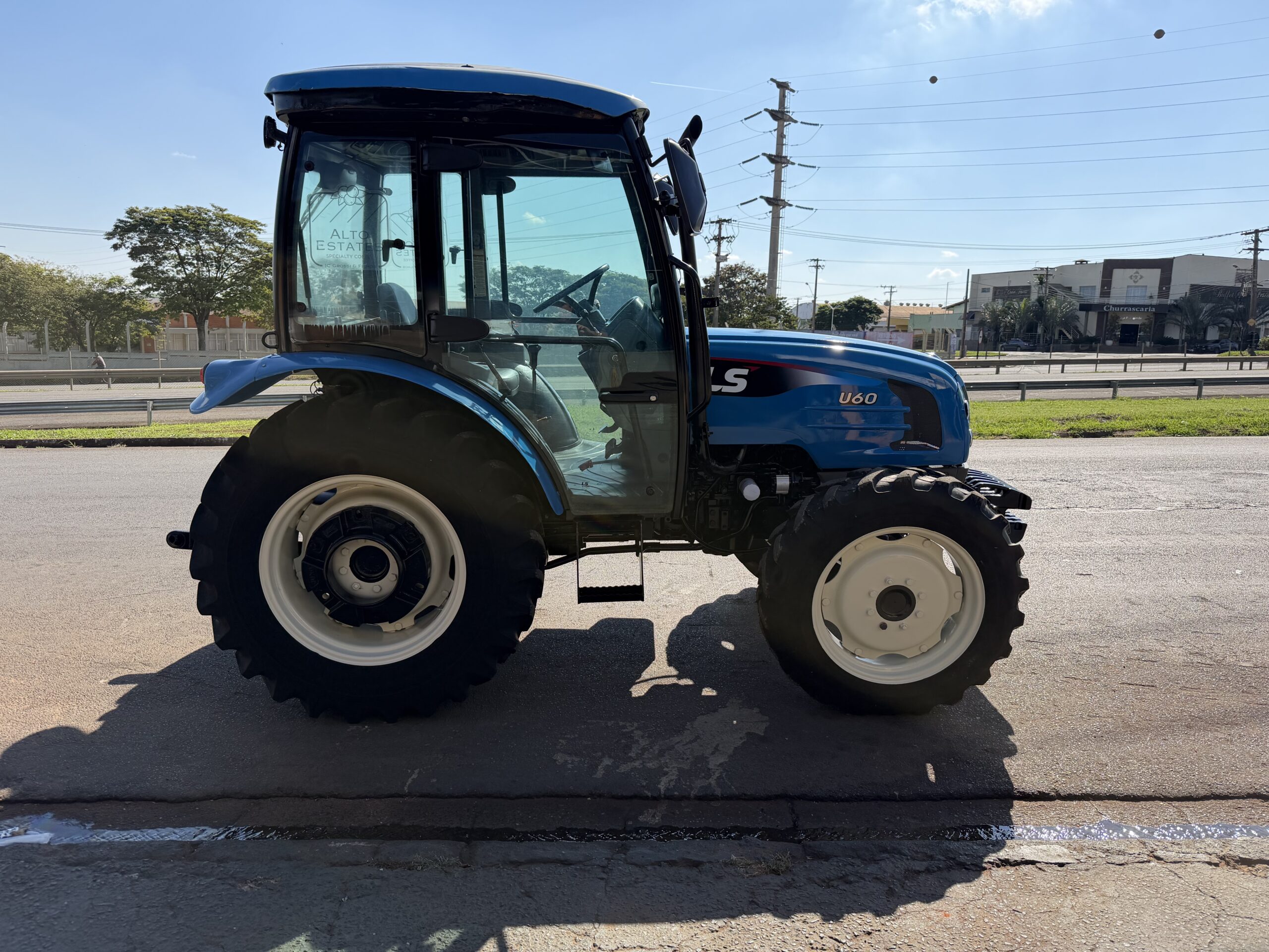 LS Tractor U60 Cabinado 4x4 Ano 2017 com Redutor de velocidade e Reversor Cod: 09 - Imagem 6