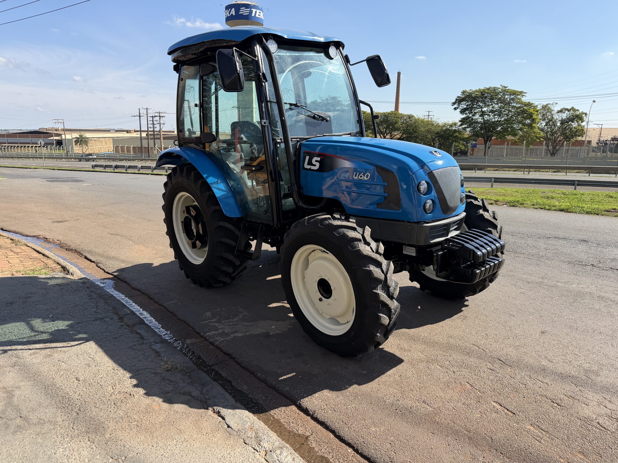 LS Tractor U60 Cabinado 4x4 Ano 2017 com Redutor de velocidade e Reversor Cod: 09 - Imagem 9