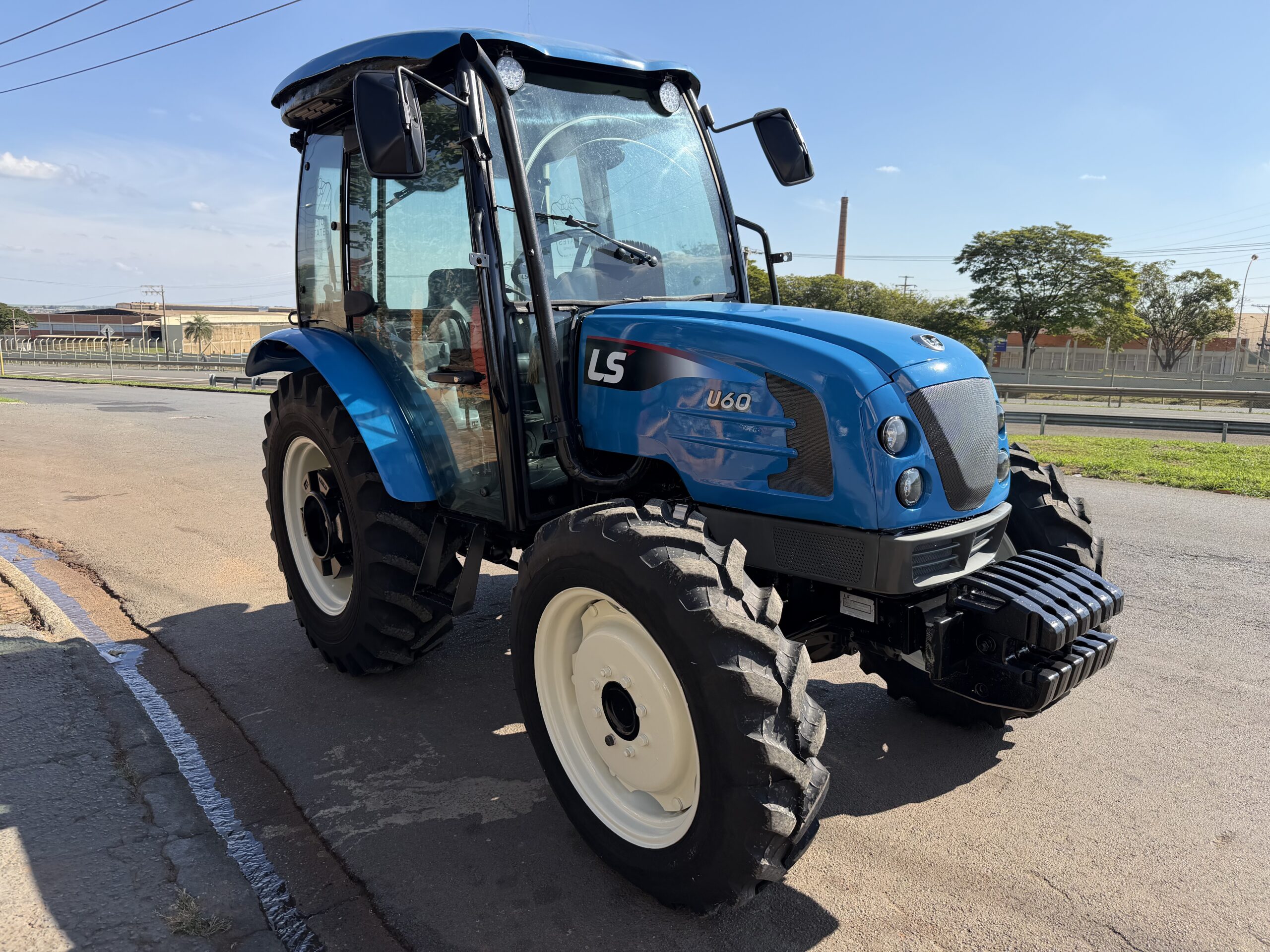 LS Tractor U60 Cabinado 4x4 Ano 2017 com Redutor de velocidade e Reversor Cod: 09 - Imagem 12