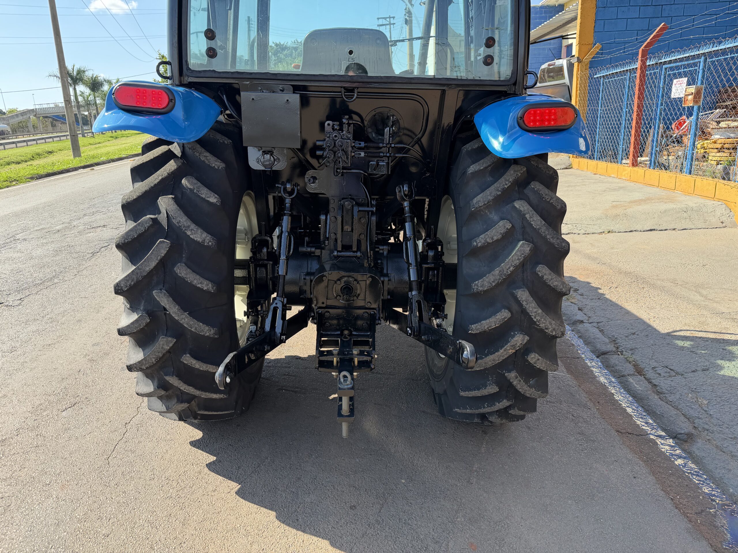 LS Tractor U60 Cabinado 4x4 Ano 2017 com Redutor de velocidade e Reversor Cod: 09 - Imagem 17