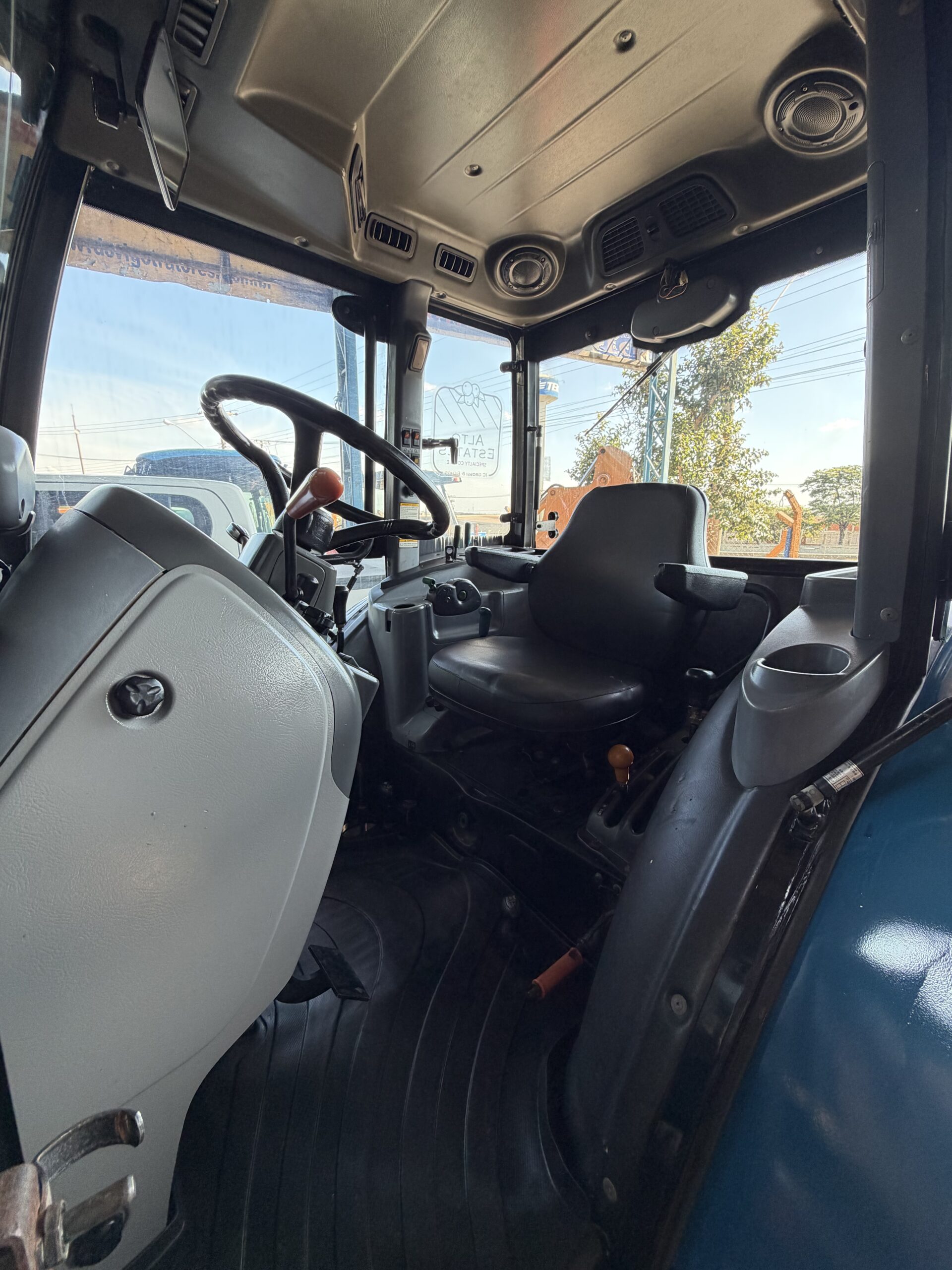 LS Tractor U60 Cabinado 4x4 Ano 2017 com Redutor de velocidade e Reversor Cod: 09 - Imagem 18