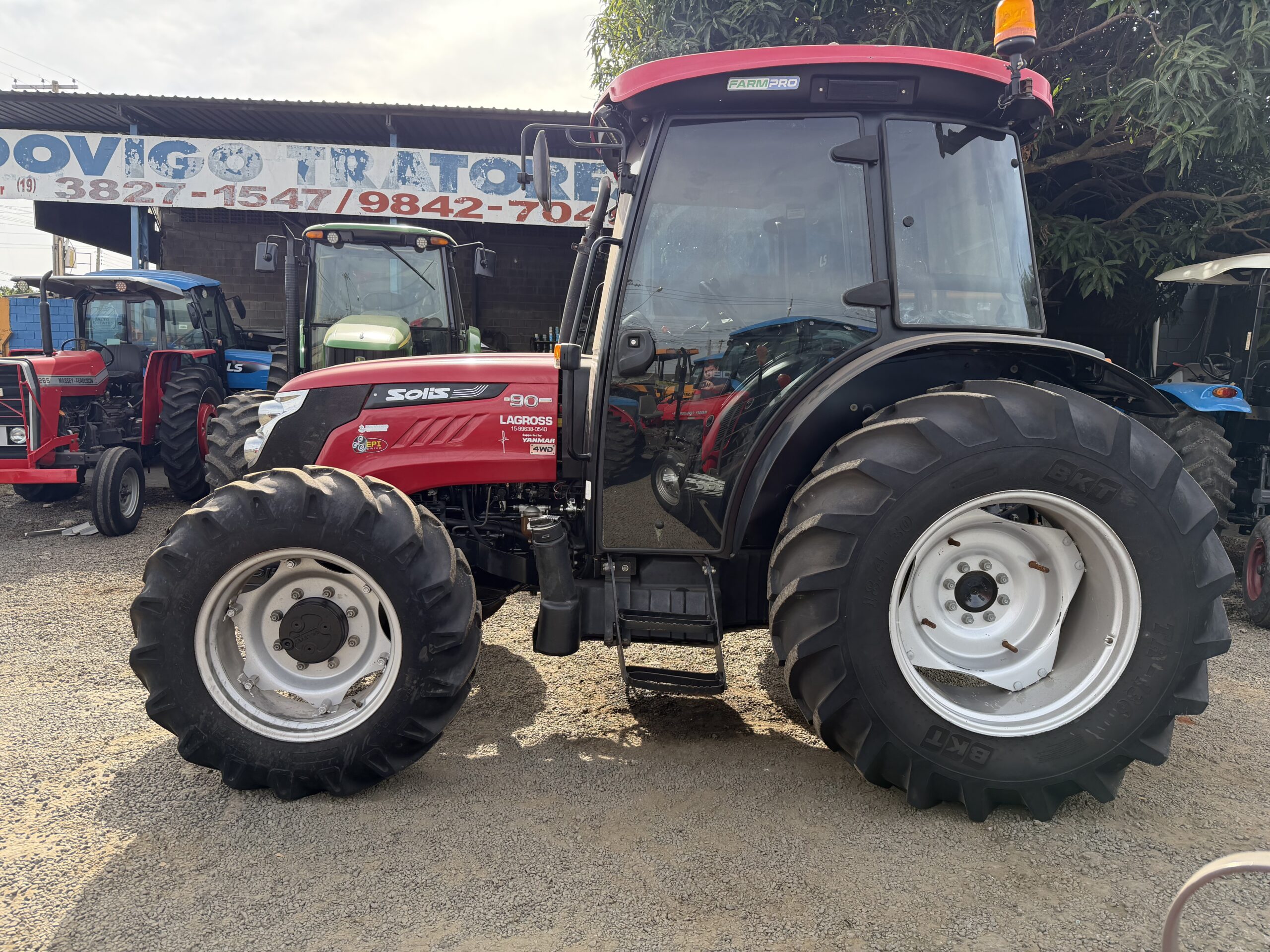 Yanmar Solis 90 Cabinado de Fábrica 4x4 Ano 2021/2022 com apenas 1083 horas com Reversor de Marchas