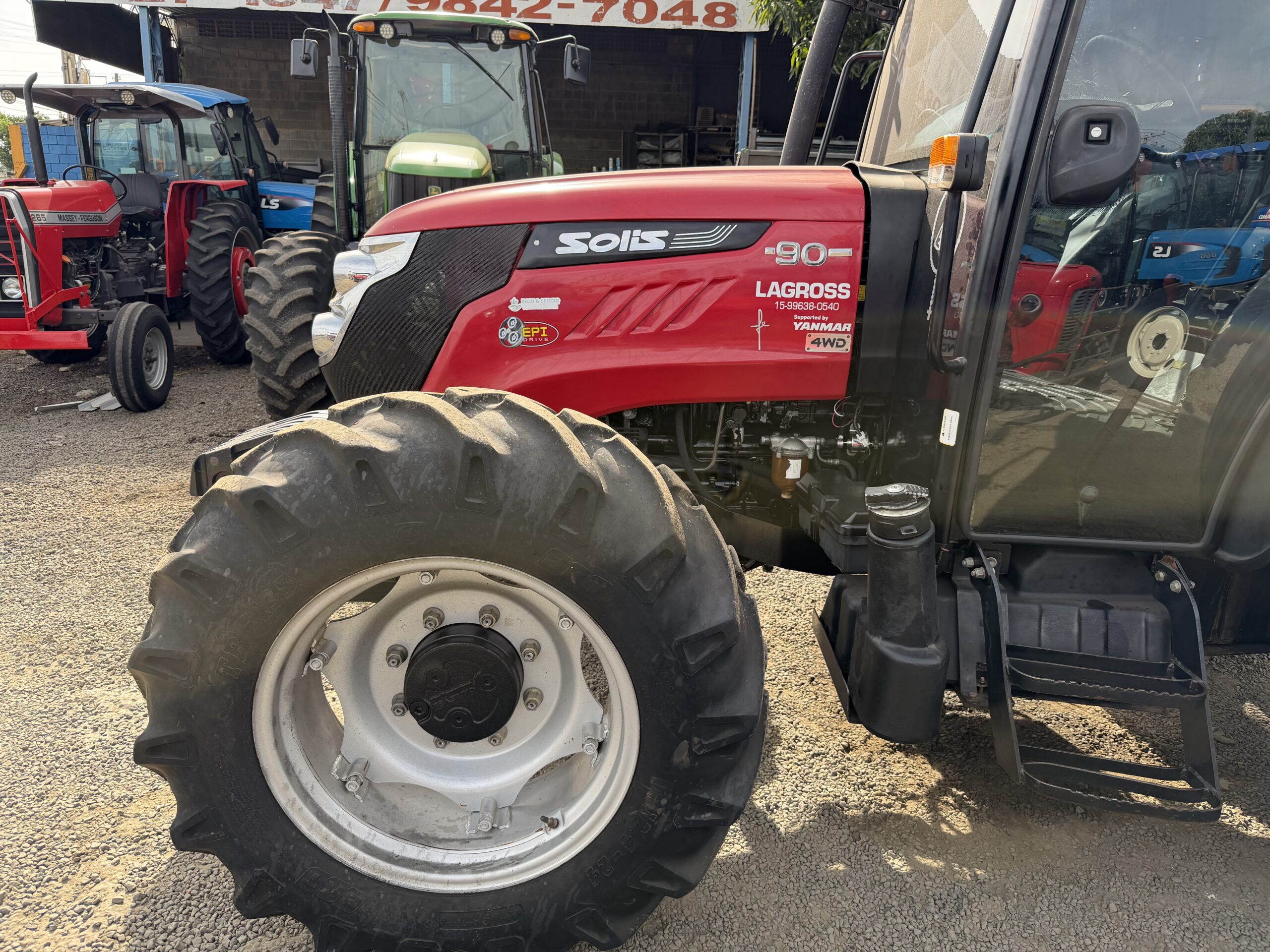 Yanmar Solis 90 Cabinado de Fábrica 4x4 Ano 2021/2022 com apenas 1083 horas com Reversor de Marchas - Imagem 7