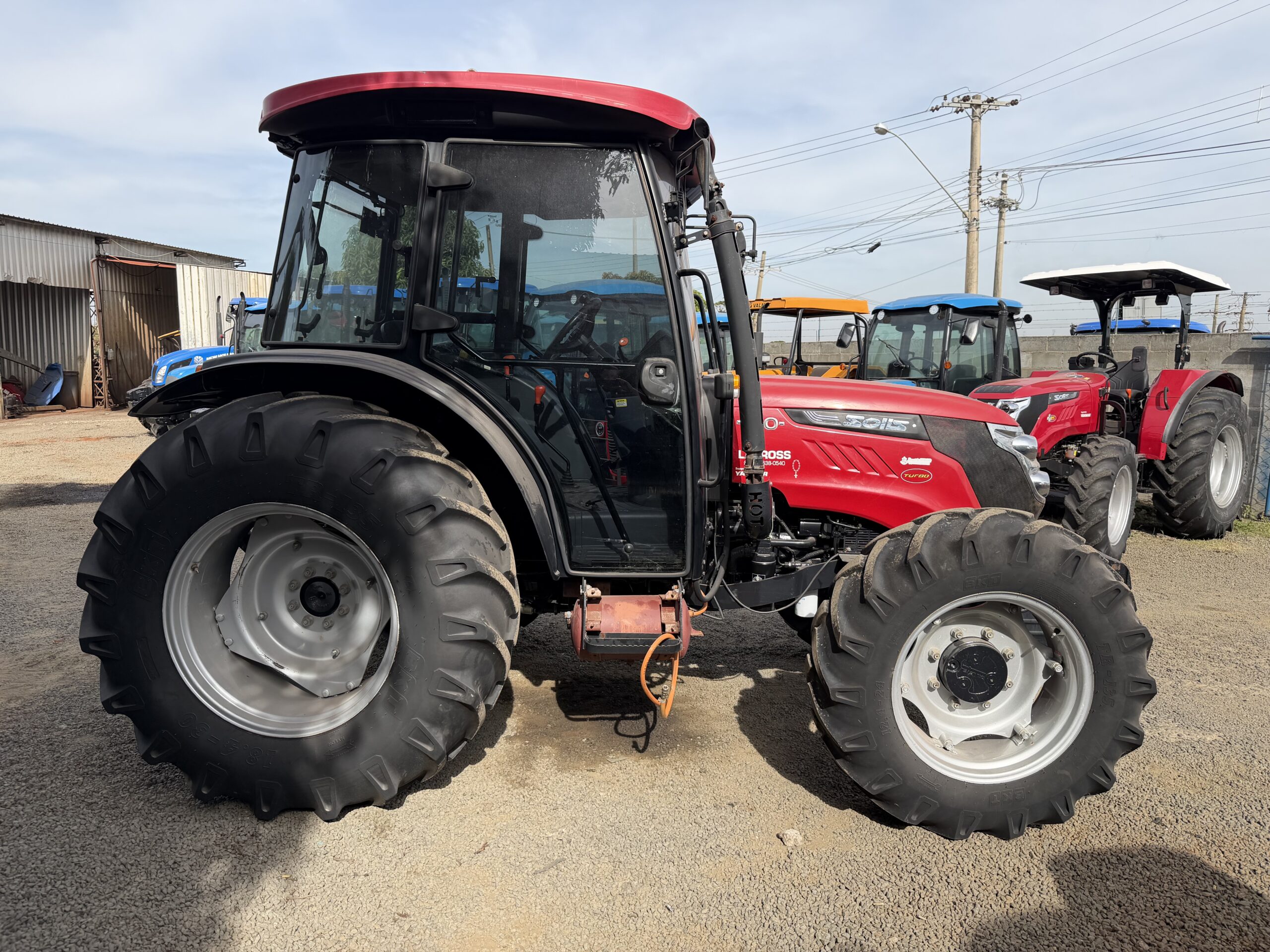 Yanmar Solis 90 Cabinado de Fábrica 4x4 Ano 2021/2022 com apenas 1083 horas com Reversor de Marchas - Imagem 4
