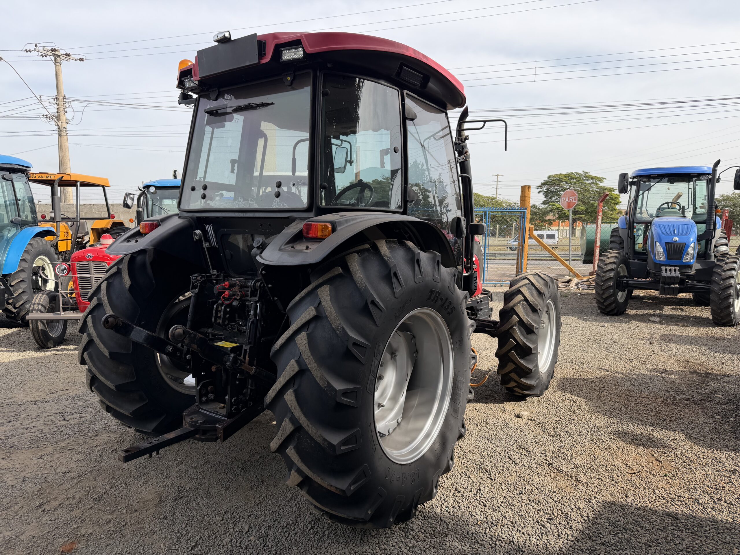 Yanmar Solis 90 Cabinado de Fábrica 4x4 Ano 2021/2022 com apenas 1083 horas com Reversor de Marchas - Imagem 8