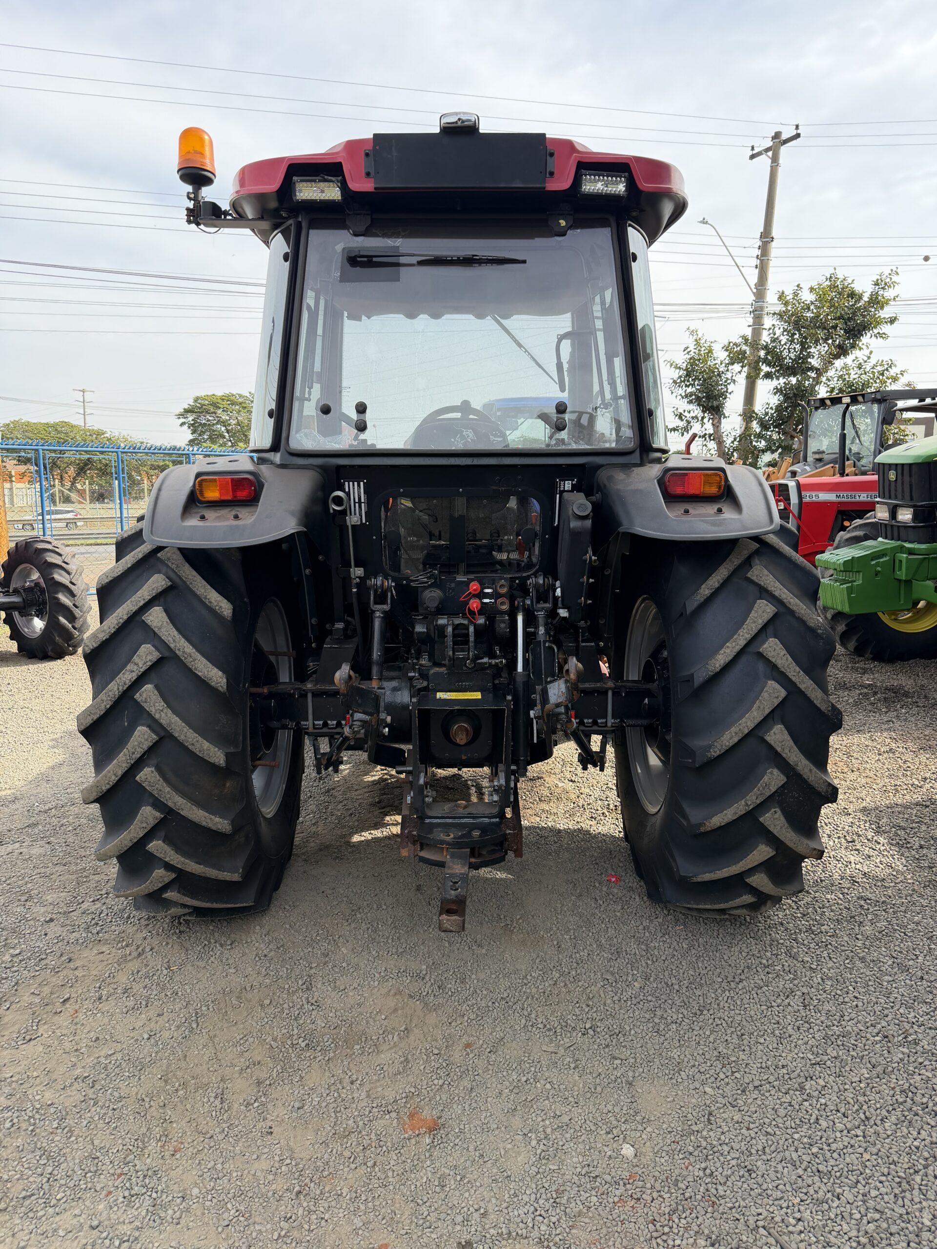 Yanmar Solis 90 Cabinado de Fábrica 4x4 Ano 2021/2022 com apenas 1083 horas com Reversor de Marchas - Imagem 9