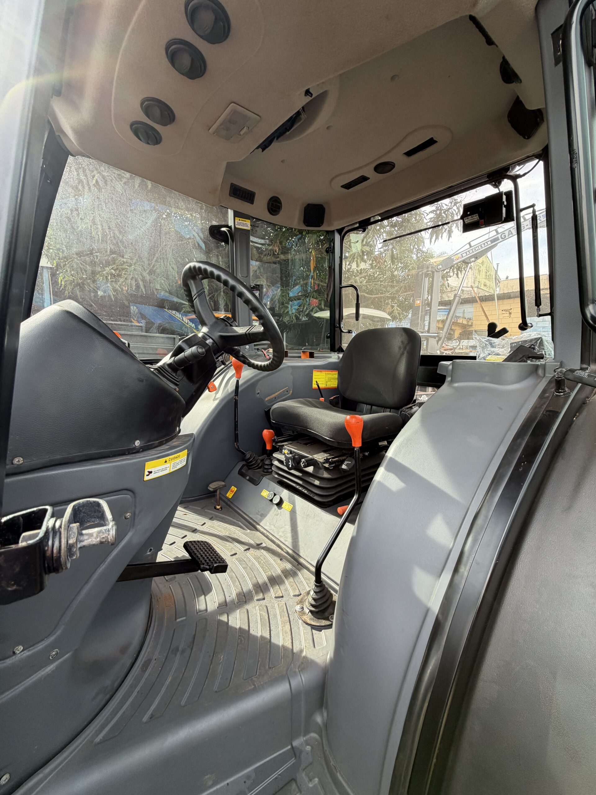 Yanmar Solis 90 Cabinado de Fábrica 4x4 Ano 2021/2022 com apenas 1083 horas com Reversor de Marchas - Imagem 13